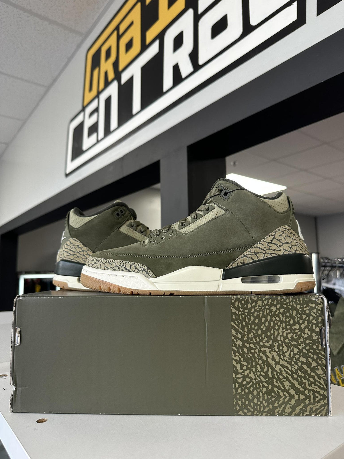Jordan 3 "Family Affair" Used Size 9