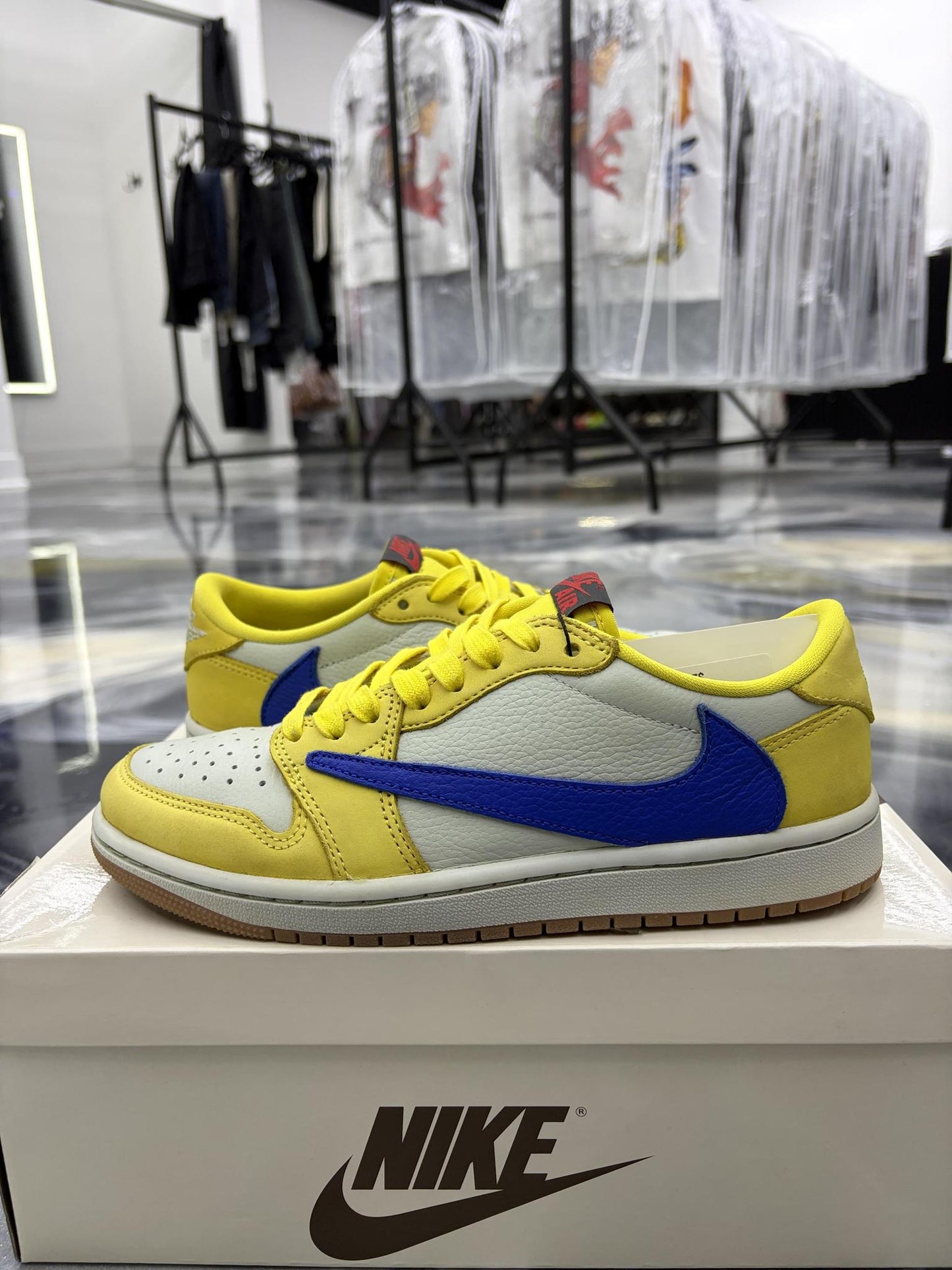 Jordan 1 Low Travis Scott "Canary" Used Size 6Y/7.5W
