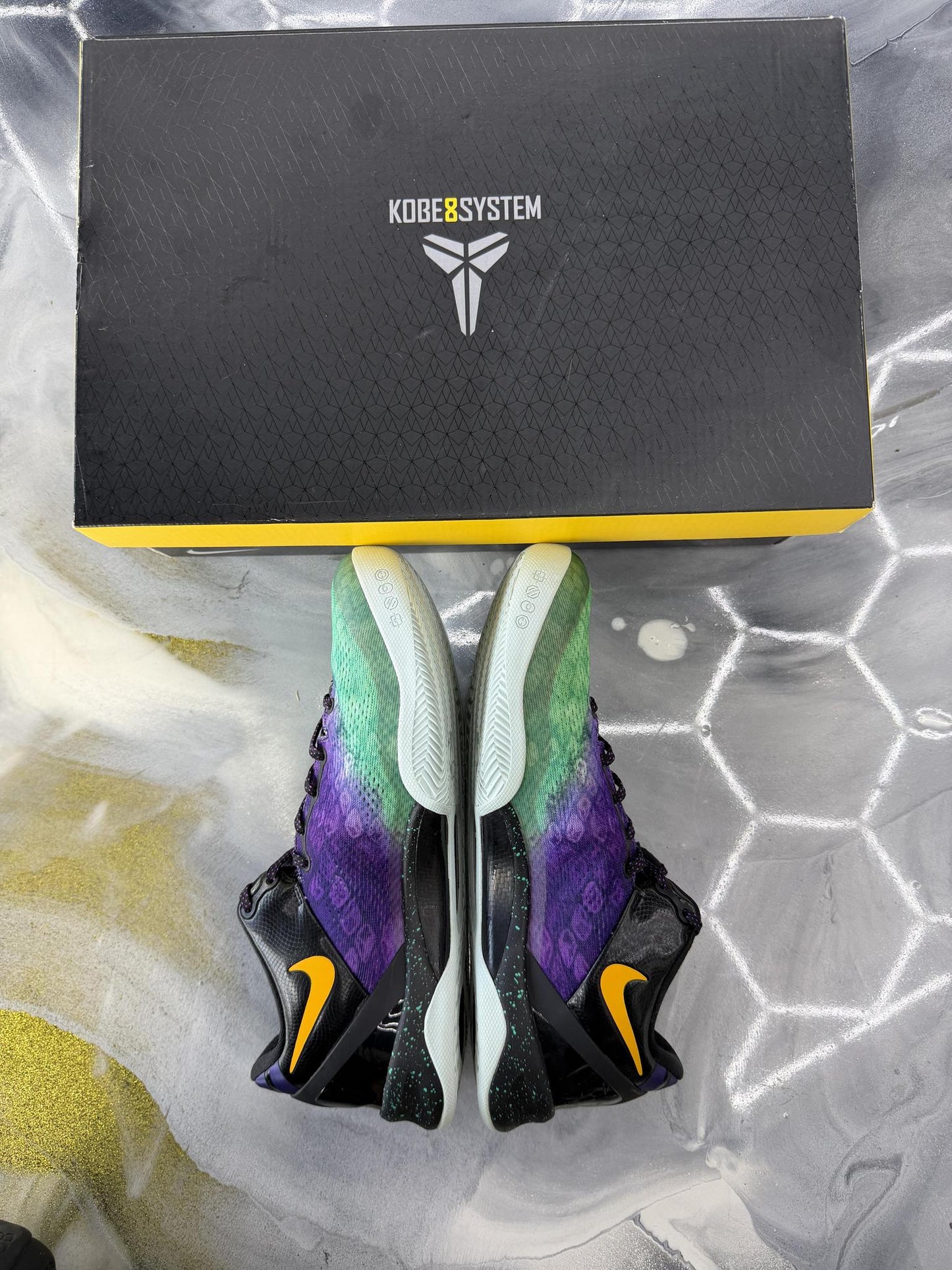 Kobe 8 "Easter" Used Size 9.5