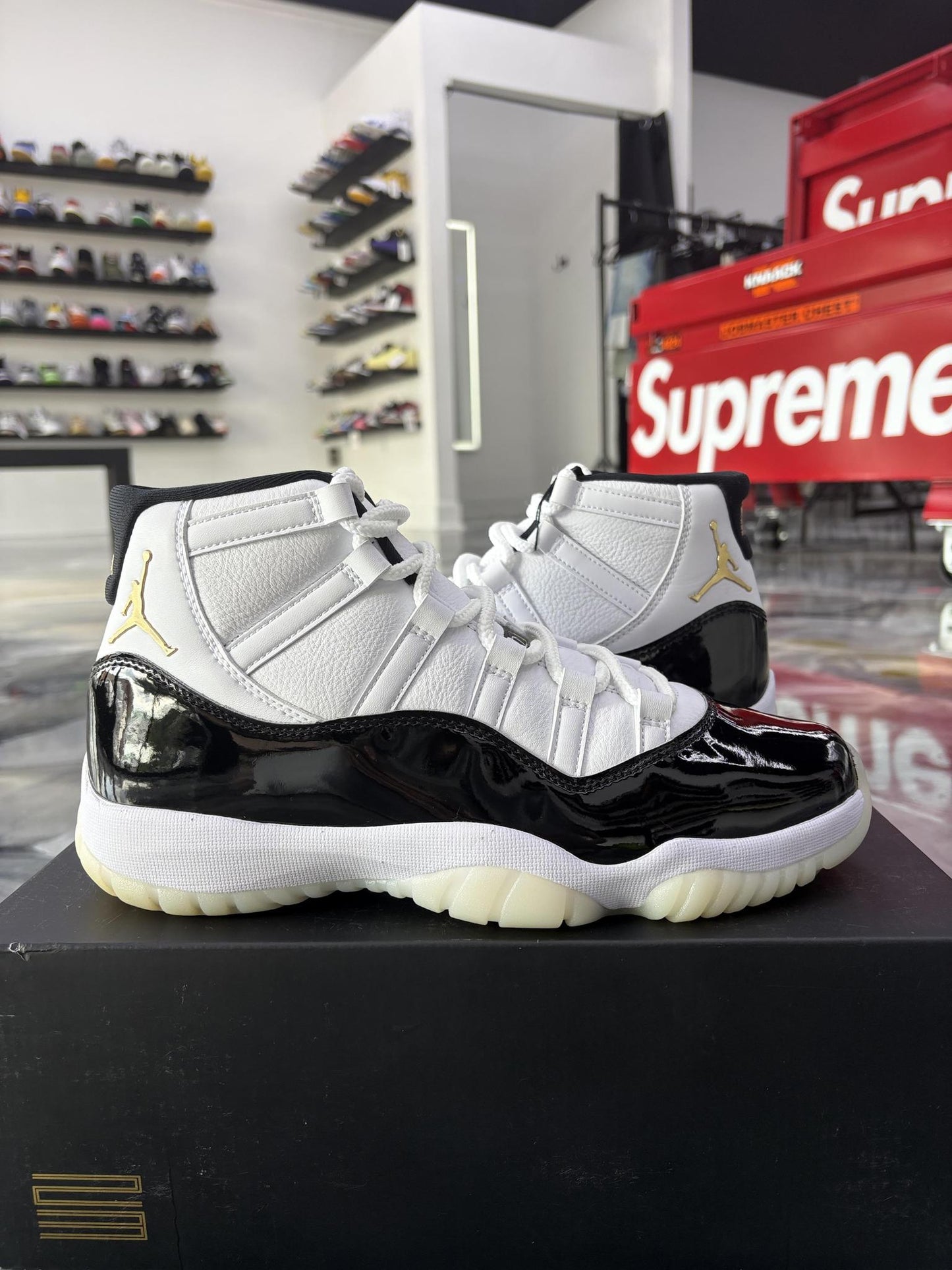 Jordan 11 "Gratitude" Used Size 9
