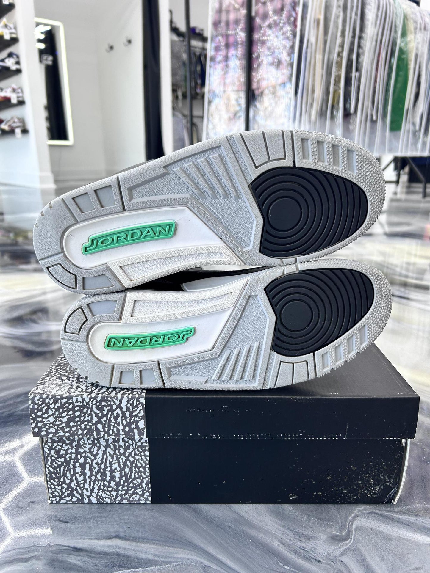 Jordan 3 "Green Glow" Used Size 9.5