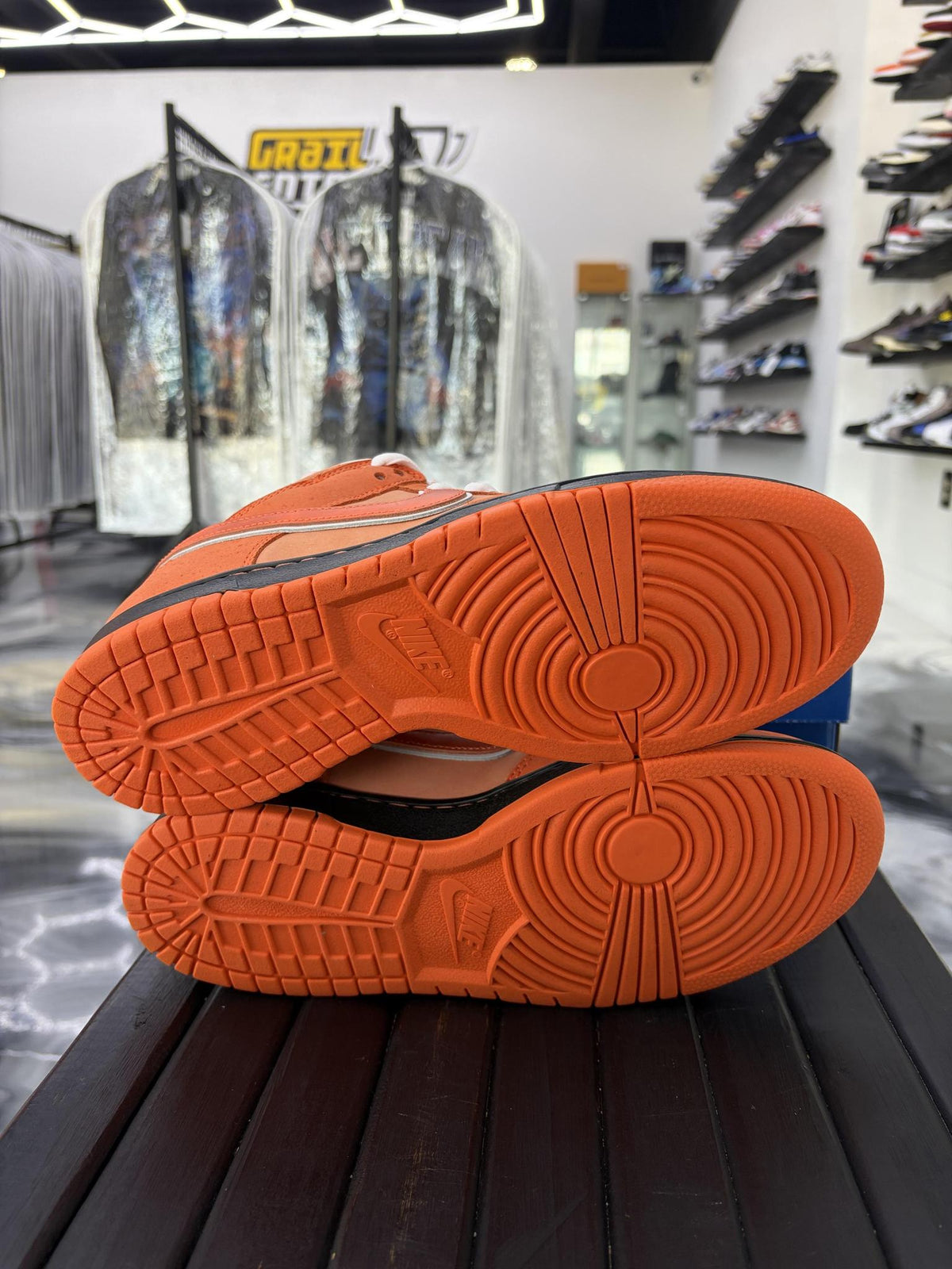 Nike SB Dunk Low "Orange Lobster" Used Size 8.5