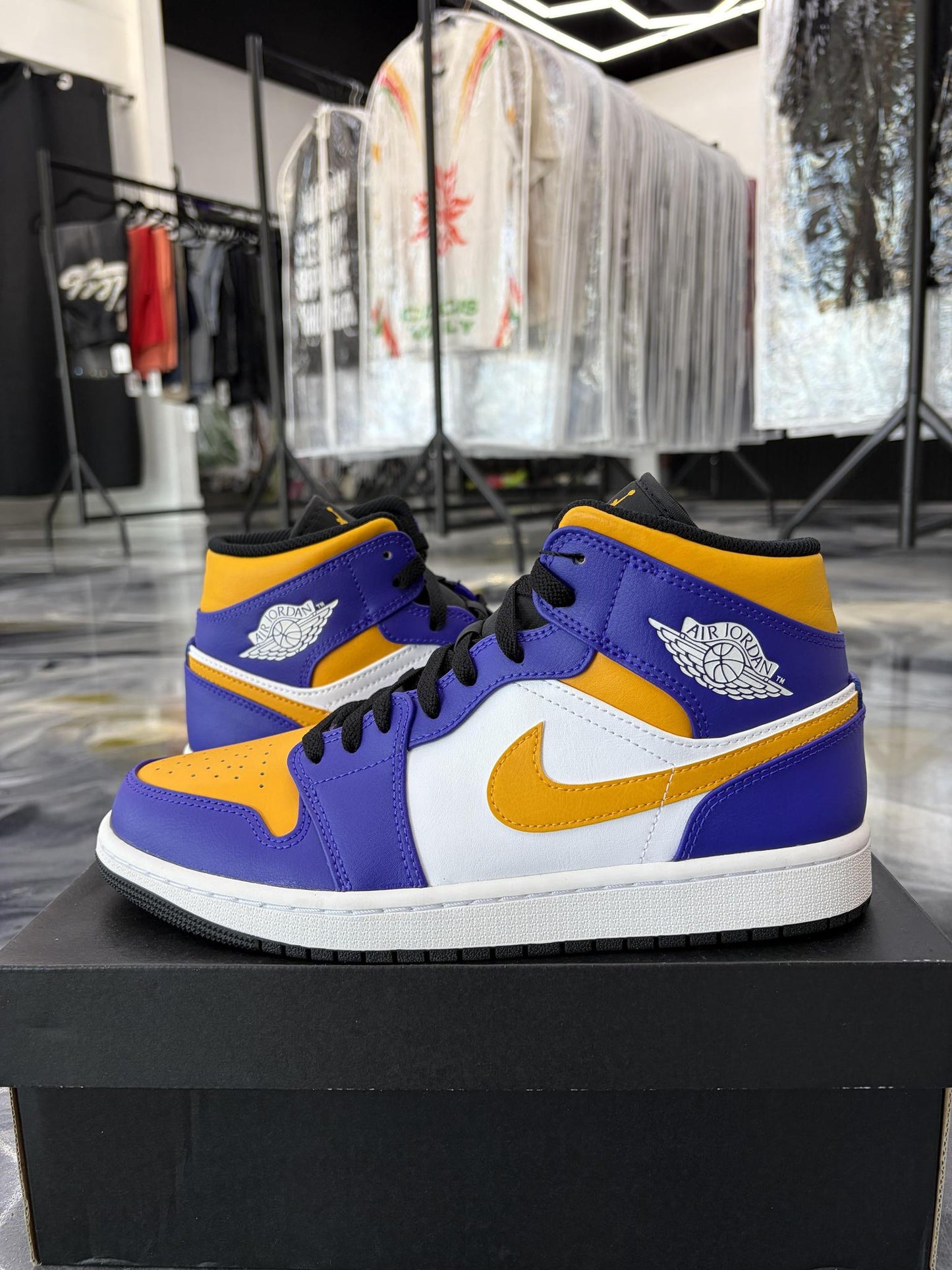 Jordan 1 Mid "Lakers" Used Size 9