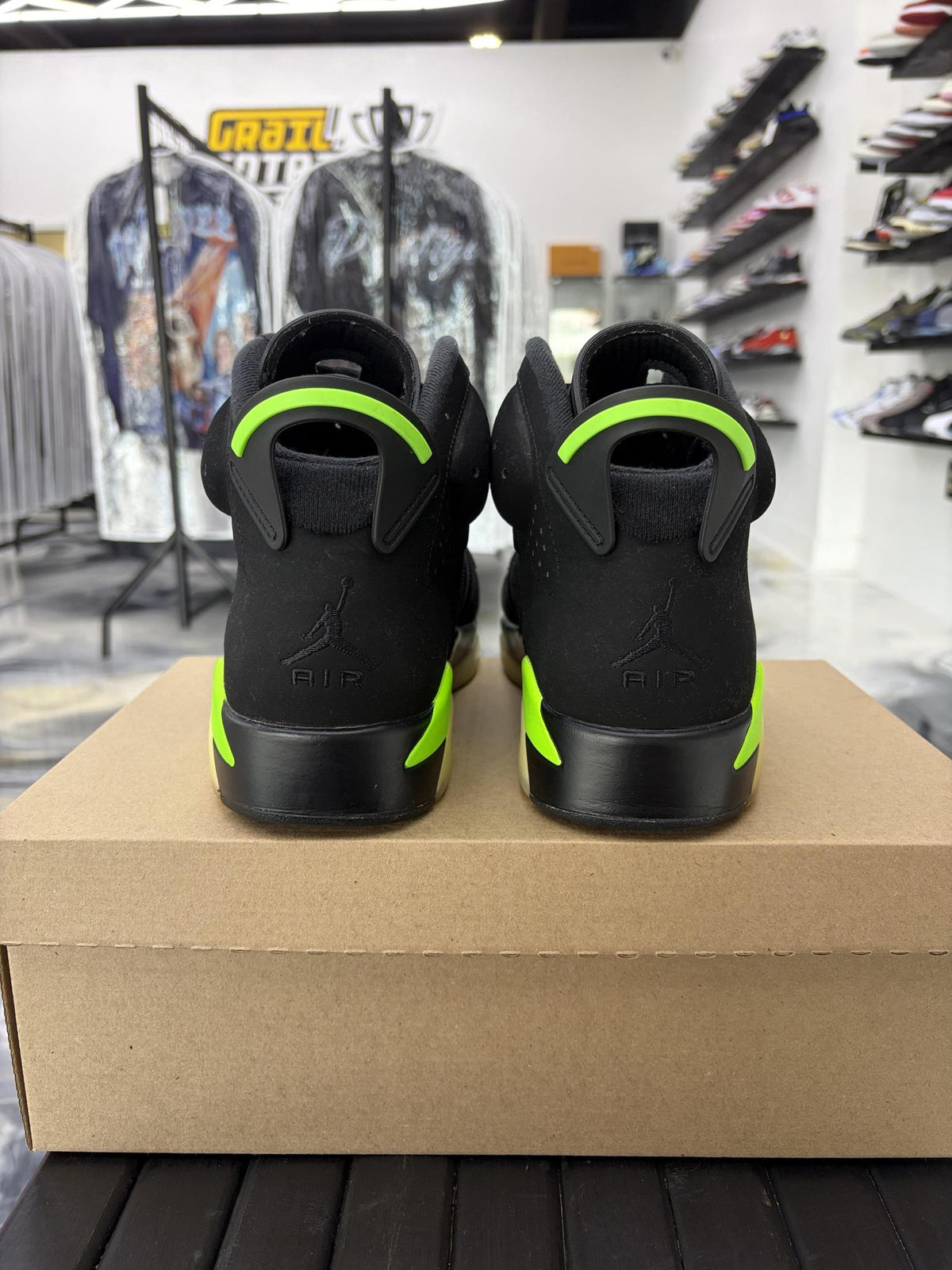 Jordan 6 "Electric Green" Used Size 9.5