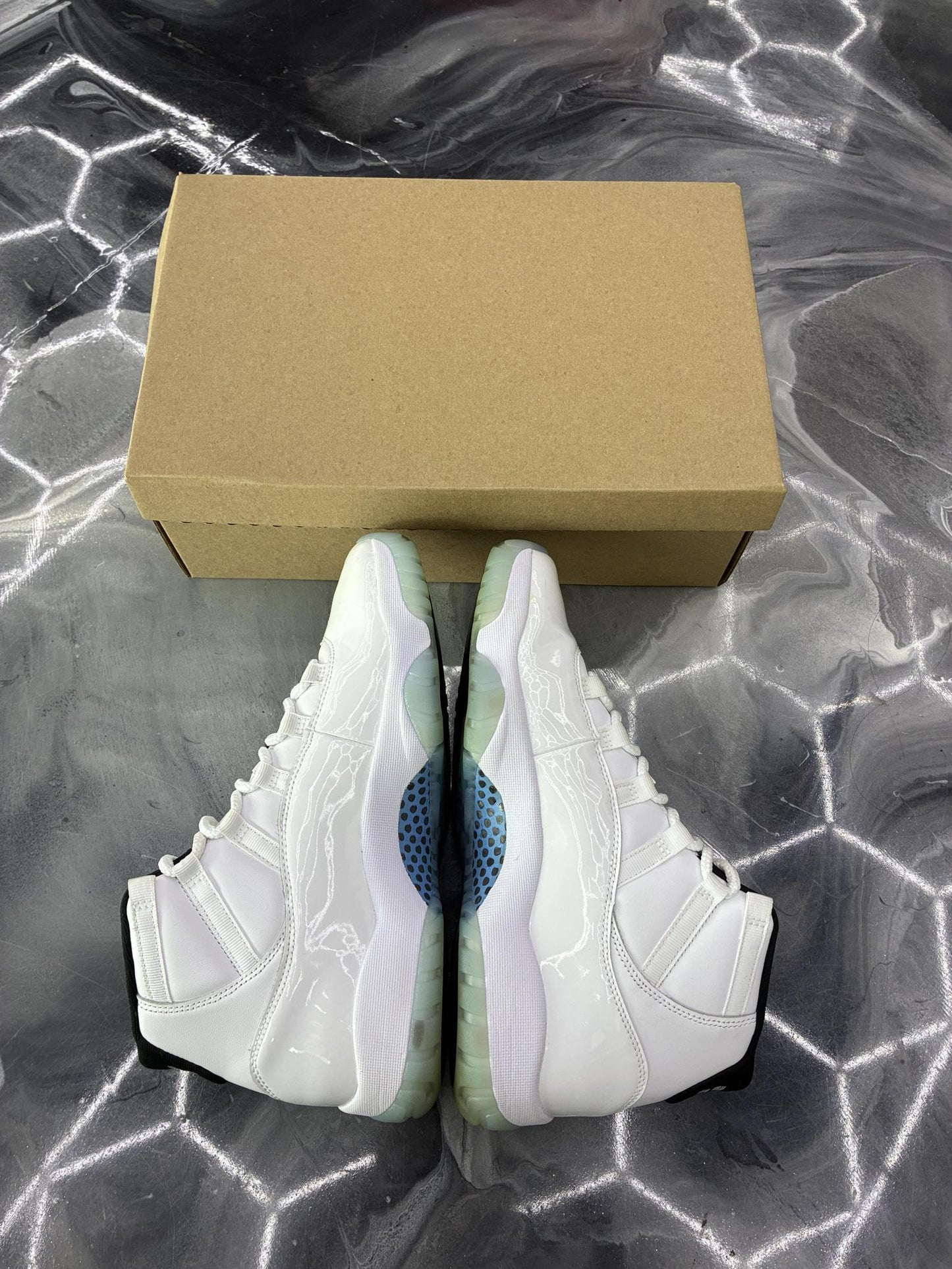 Jordan 11 "Legend Blue" Used Size 9.5