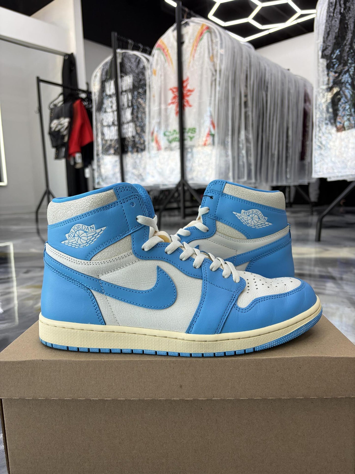 Jordan 1 "UNC Reimagined" Used Size 11