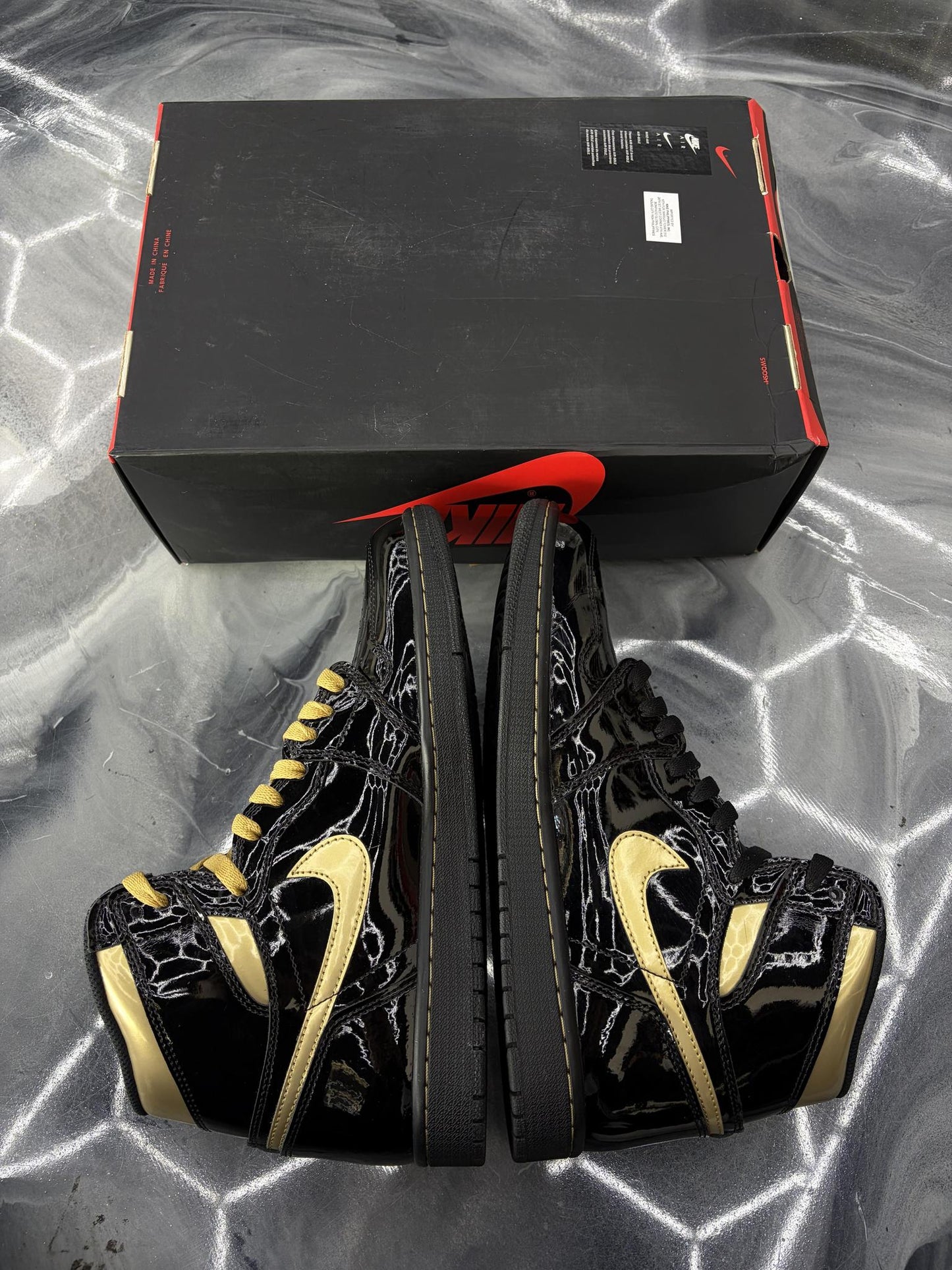 Jordan 1 "Black Metallic Gold" Used Size 10.5