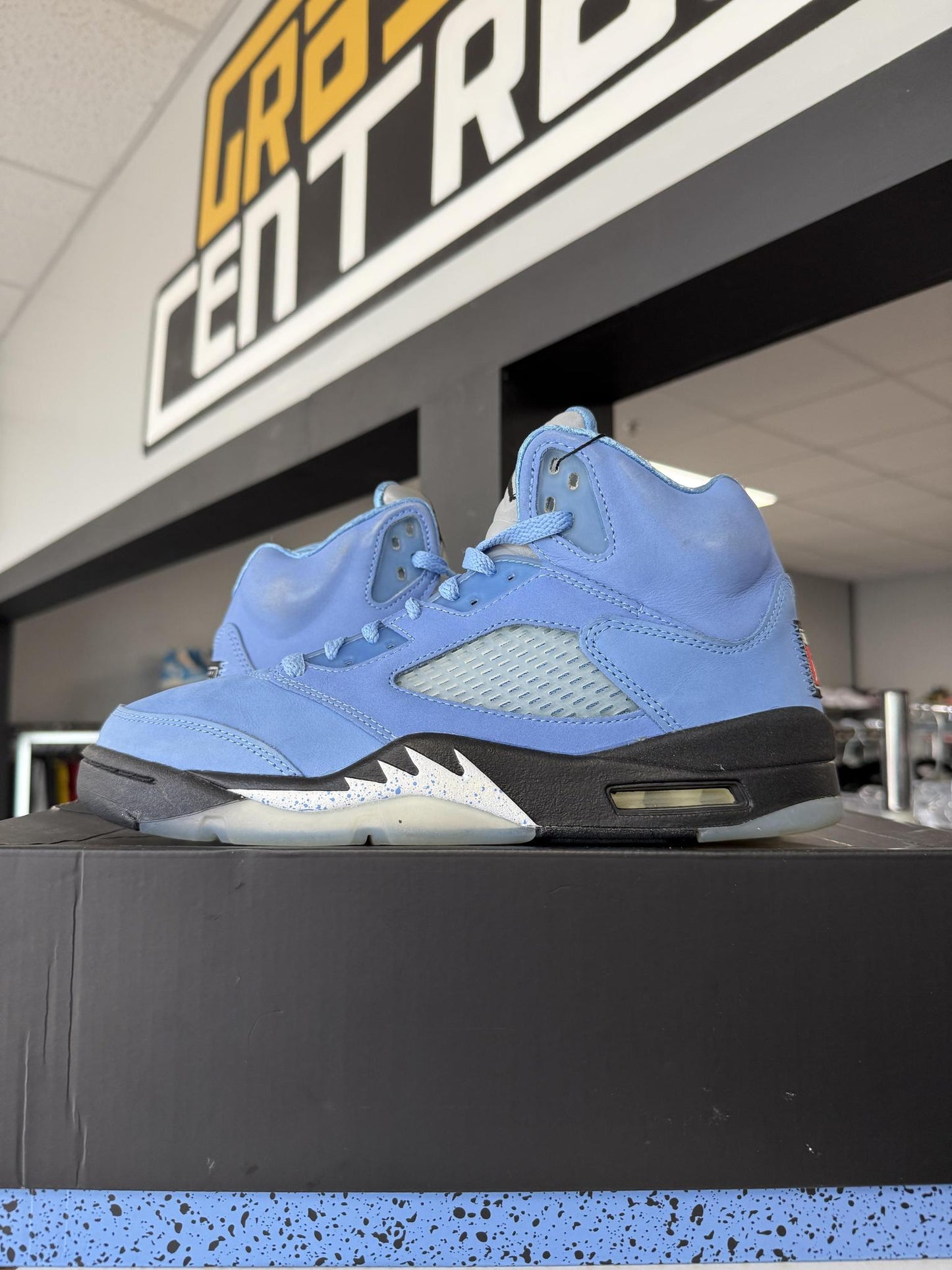 Jordan 5 "University Blue" Used Size 8.5