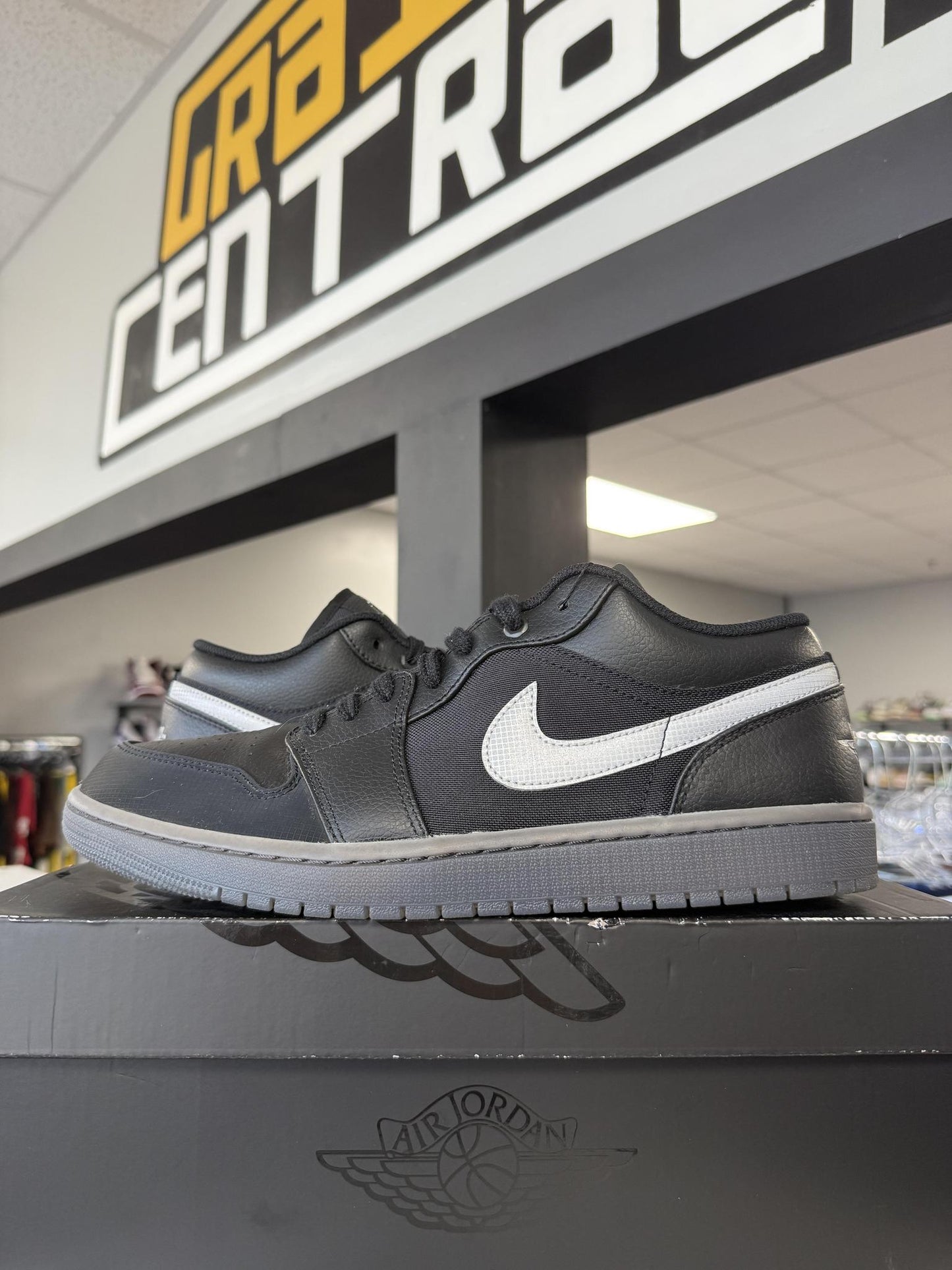 Jordan 1 Low "Dark Smoke Grey" Size 11.5