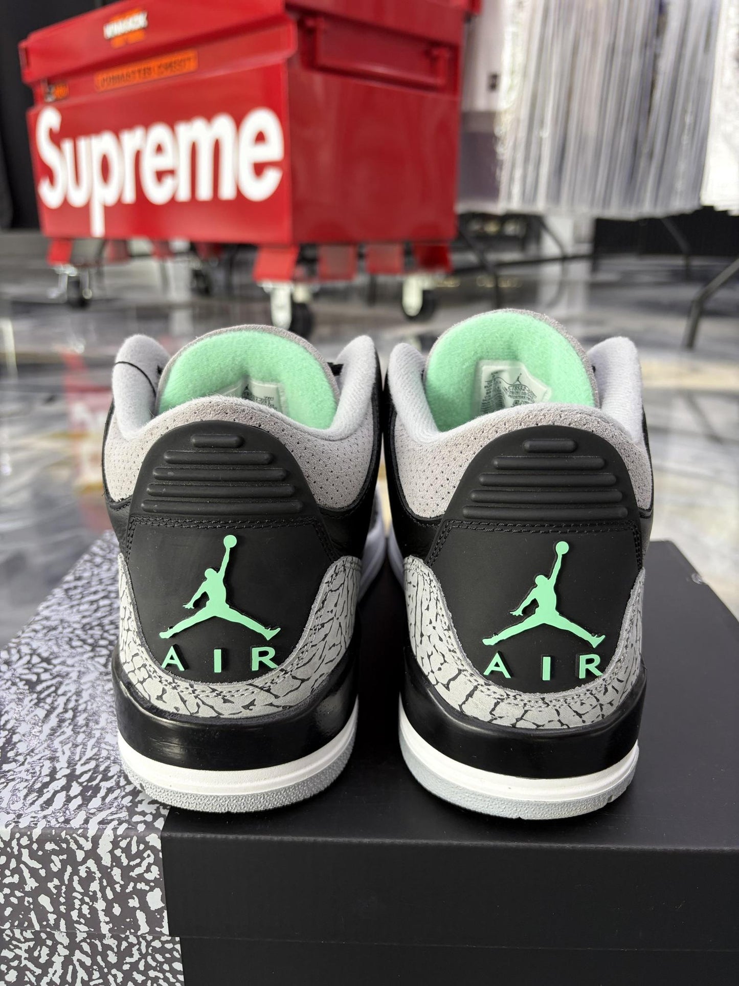 Jordan 3 "Green Glow" Used Size 9
