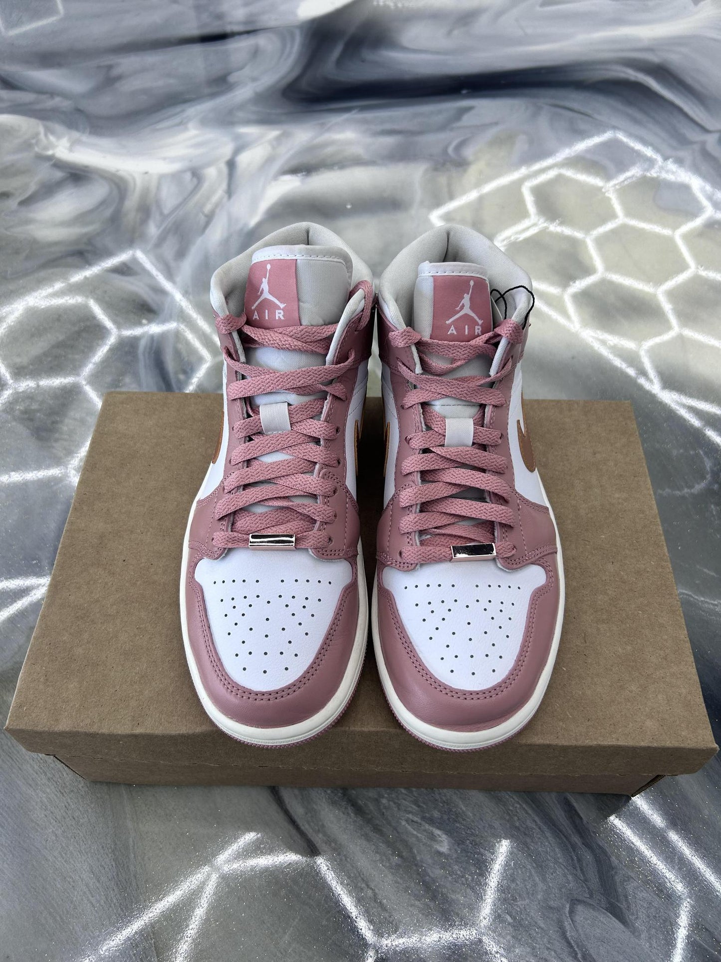 Jordan 1 Mid "Red Stardust" Used Size 7Y/8.5W