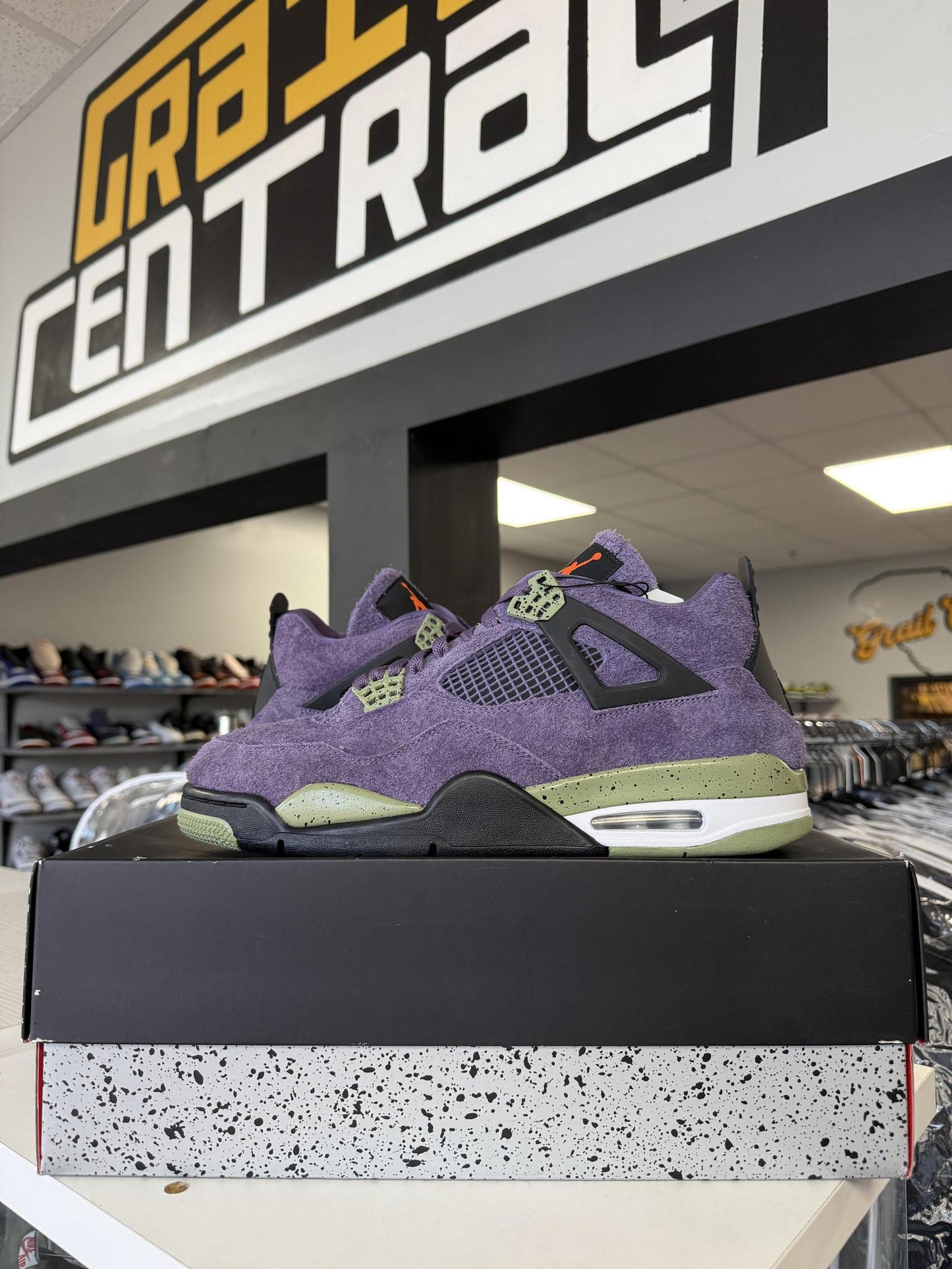 Jordan 4 "Canyon Purple" Used Size 12.5
