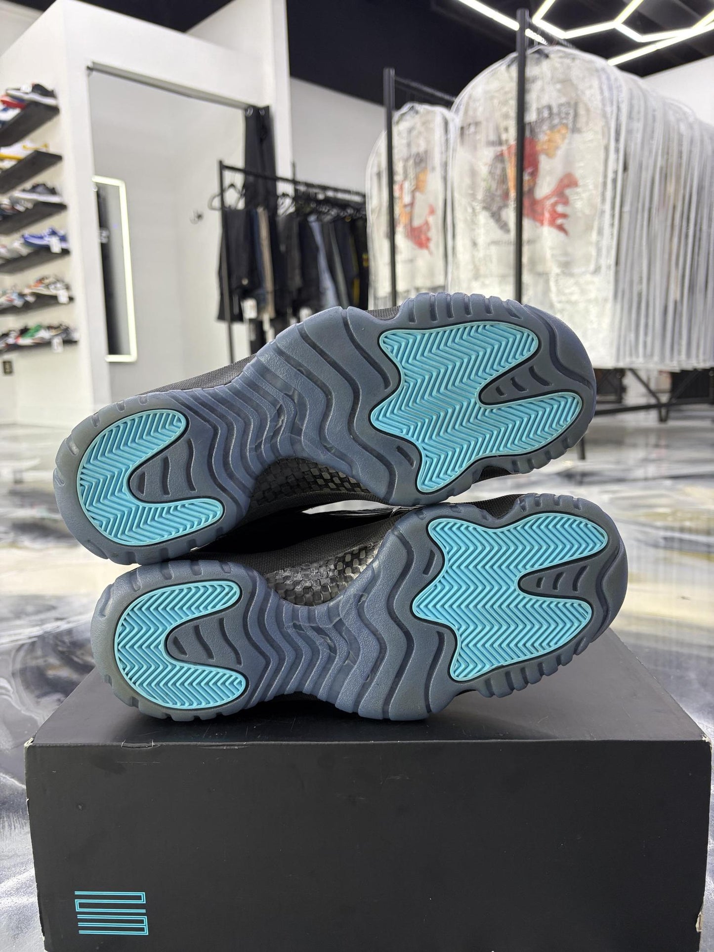 Jordan 11 "Gamma" Used Size 9