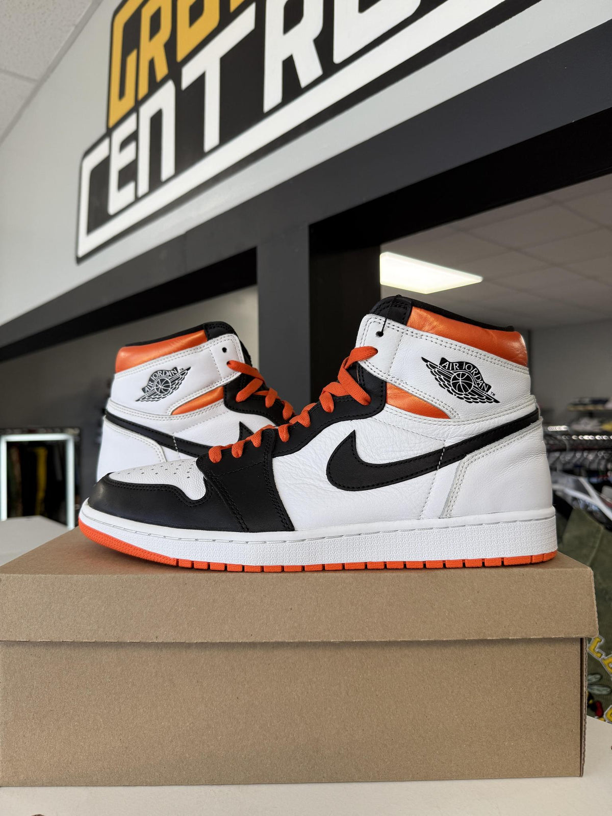 Jordan 1 "Electro Orange" Used Size 13