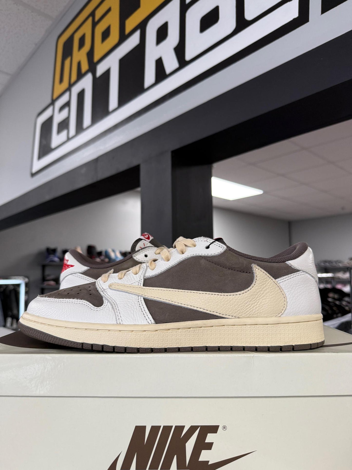 Jordan 1 Low x Travis Scott "Reverse Mocha" Used Size 11
