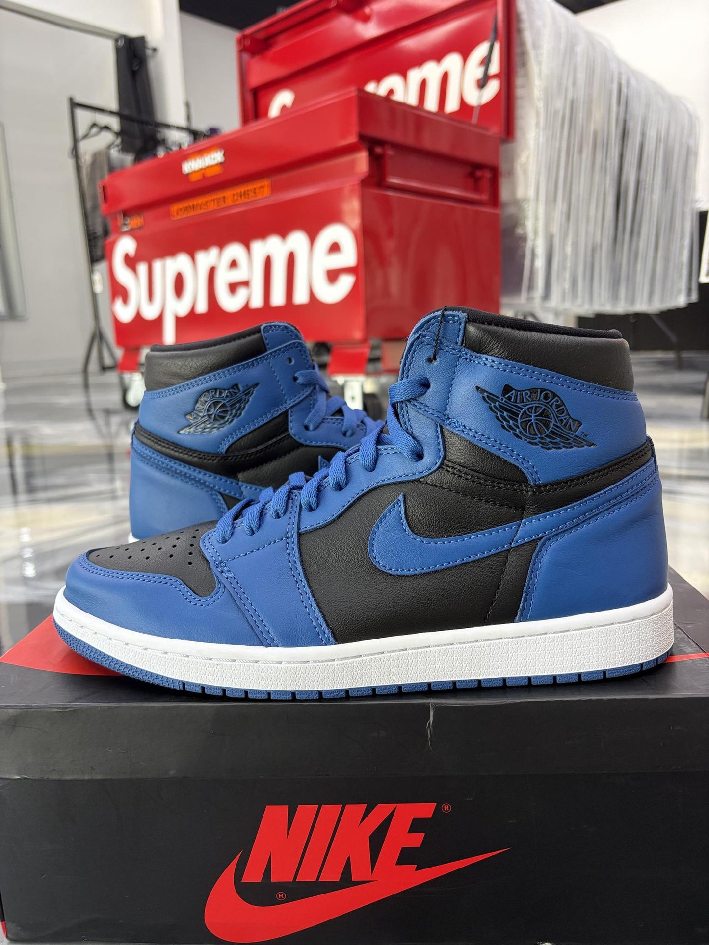 Jordan 1 High "Dark Marina Blue" Used Size 9.5
