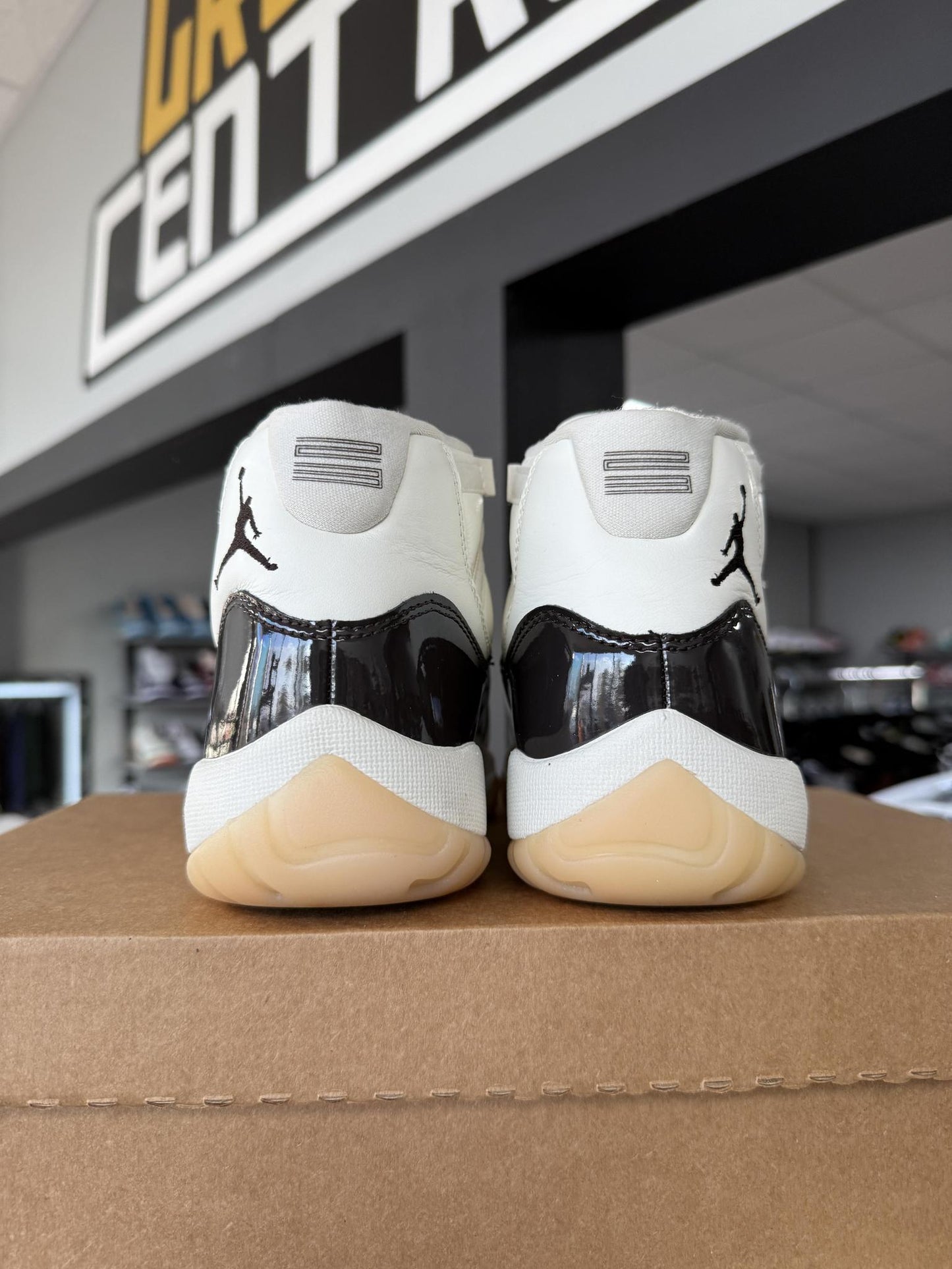 Jordan 11 "Neapolitan" Used Size 4.5Y/6W