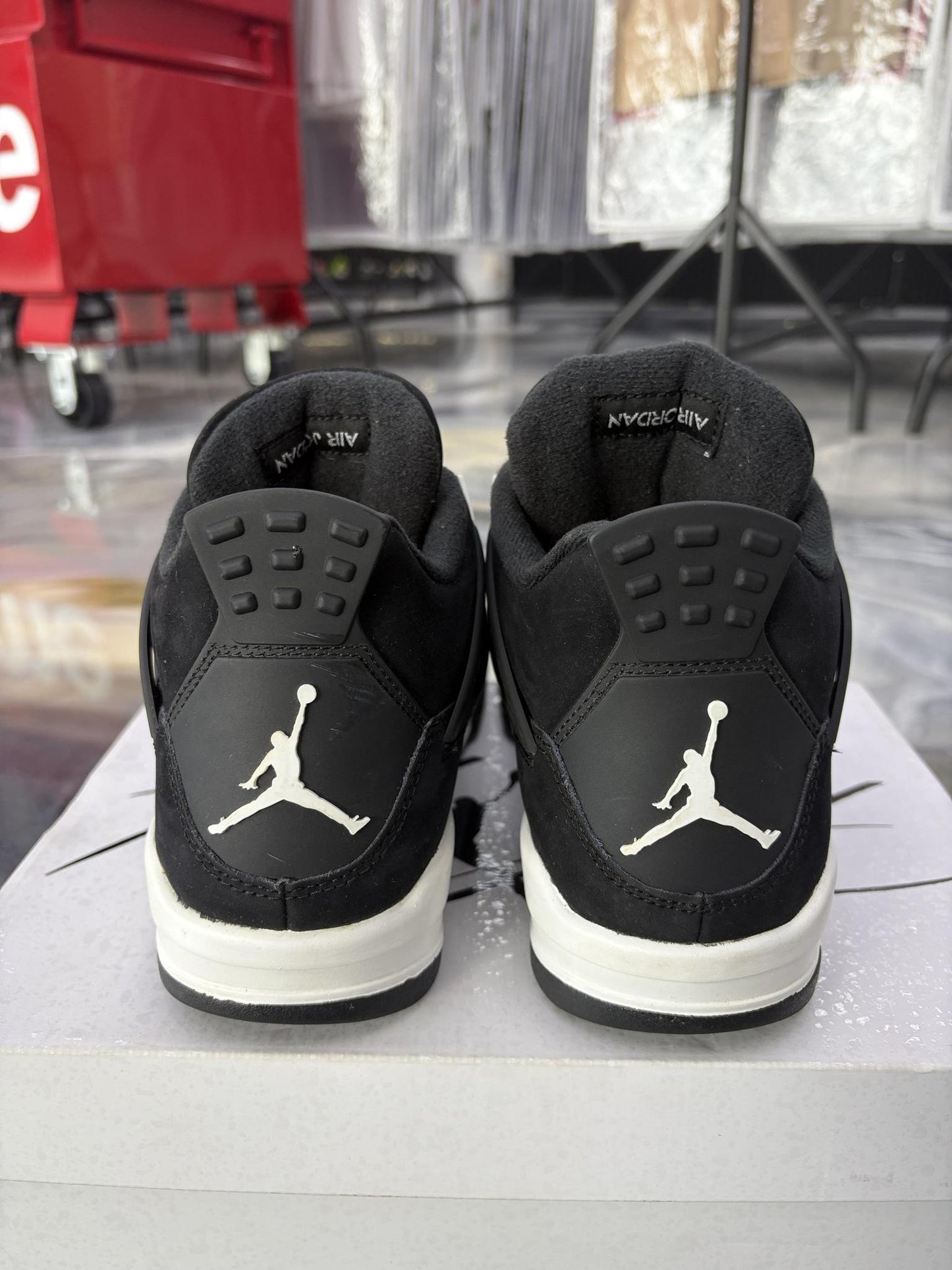 Jordan 4 "White Thunder" Used Size 7Y/8.5W