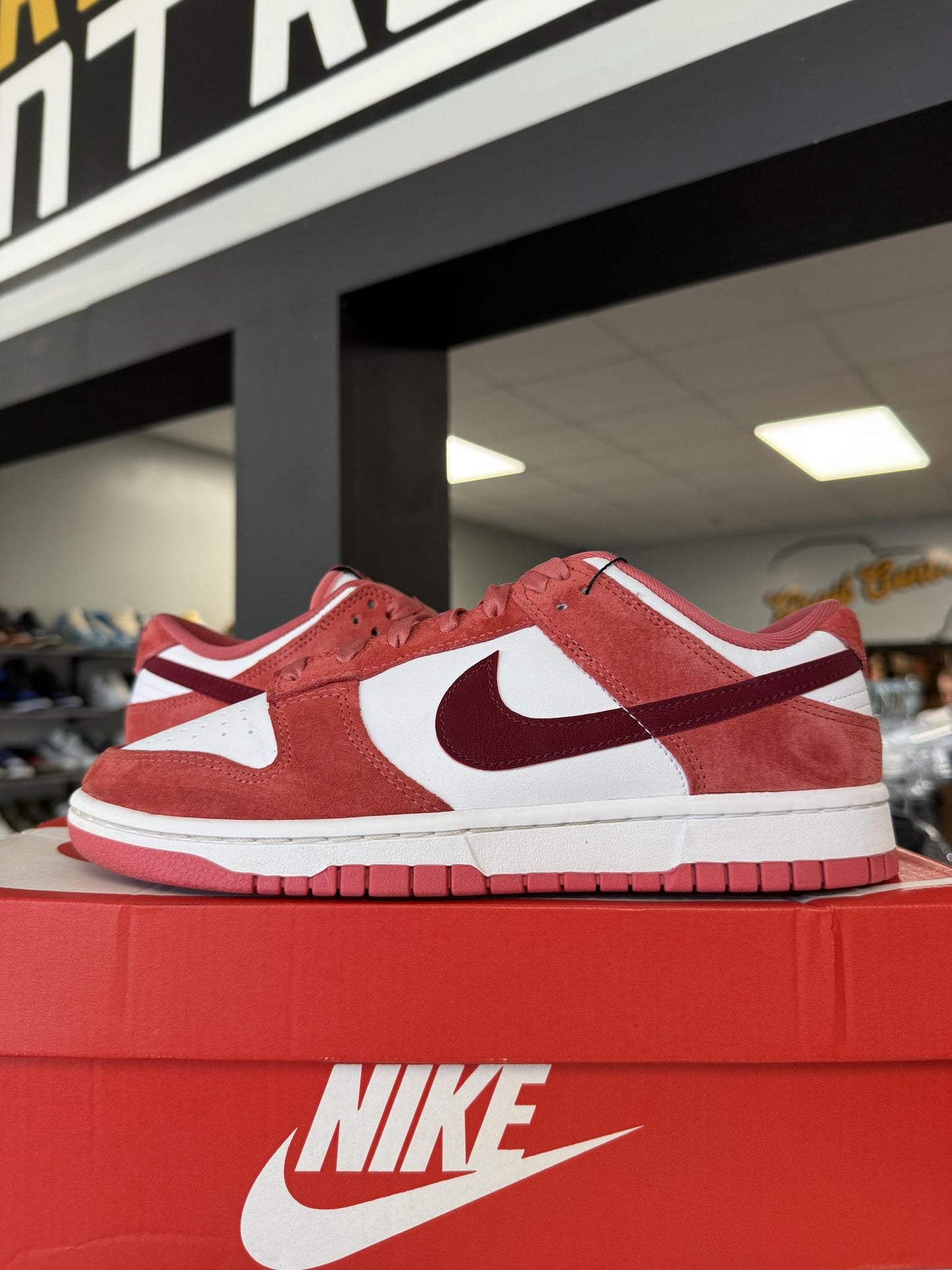 Nike Dunk Low "Valentines Day" Used Size 7Y/8.5W
