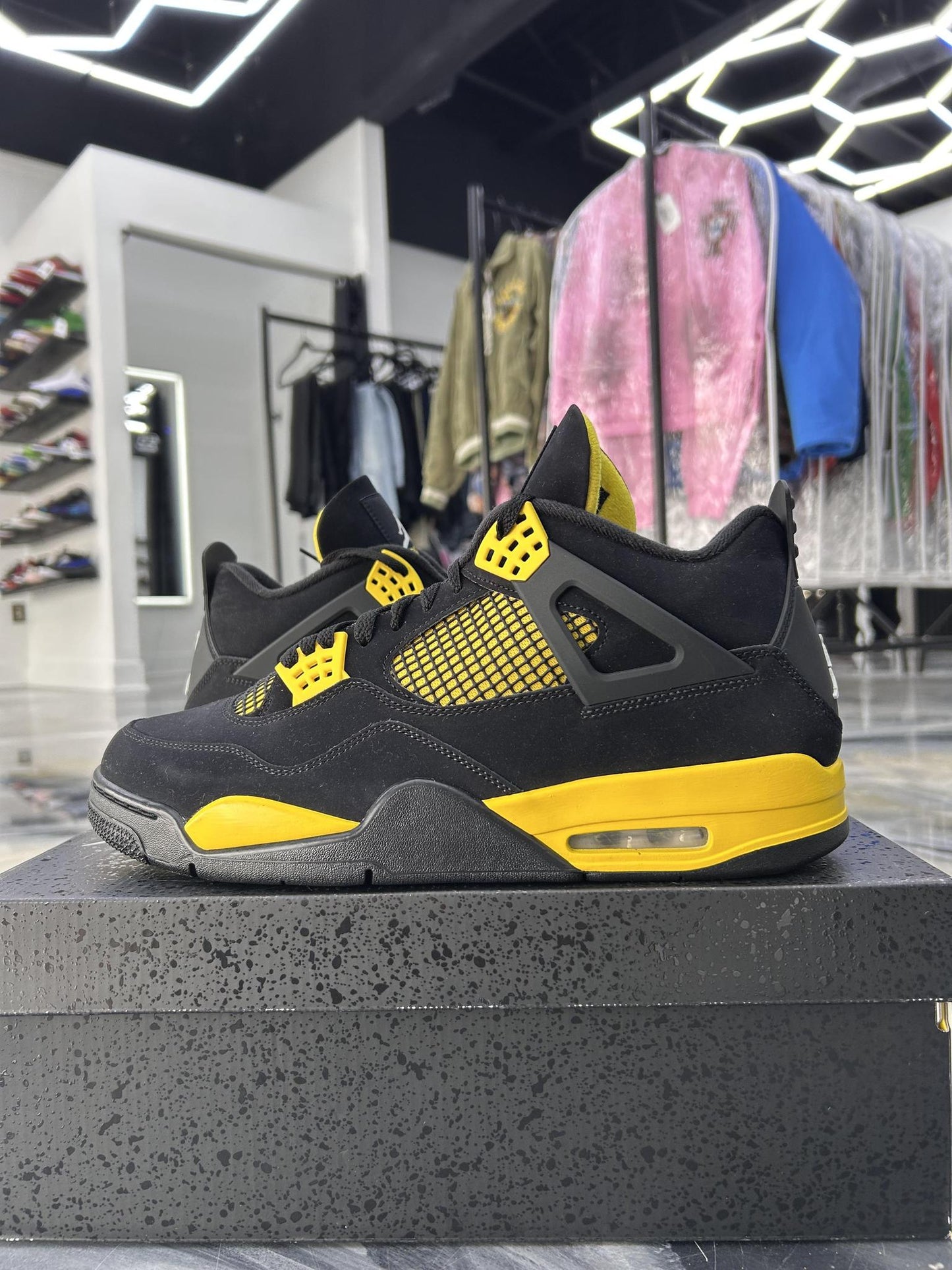 Jordan 4 "Thunder" Used Size 13