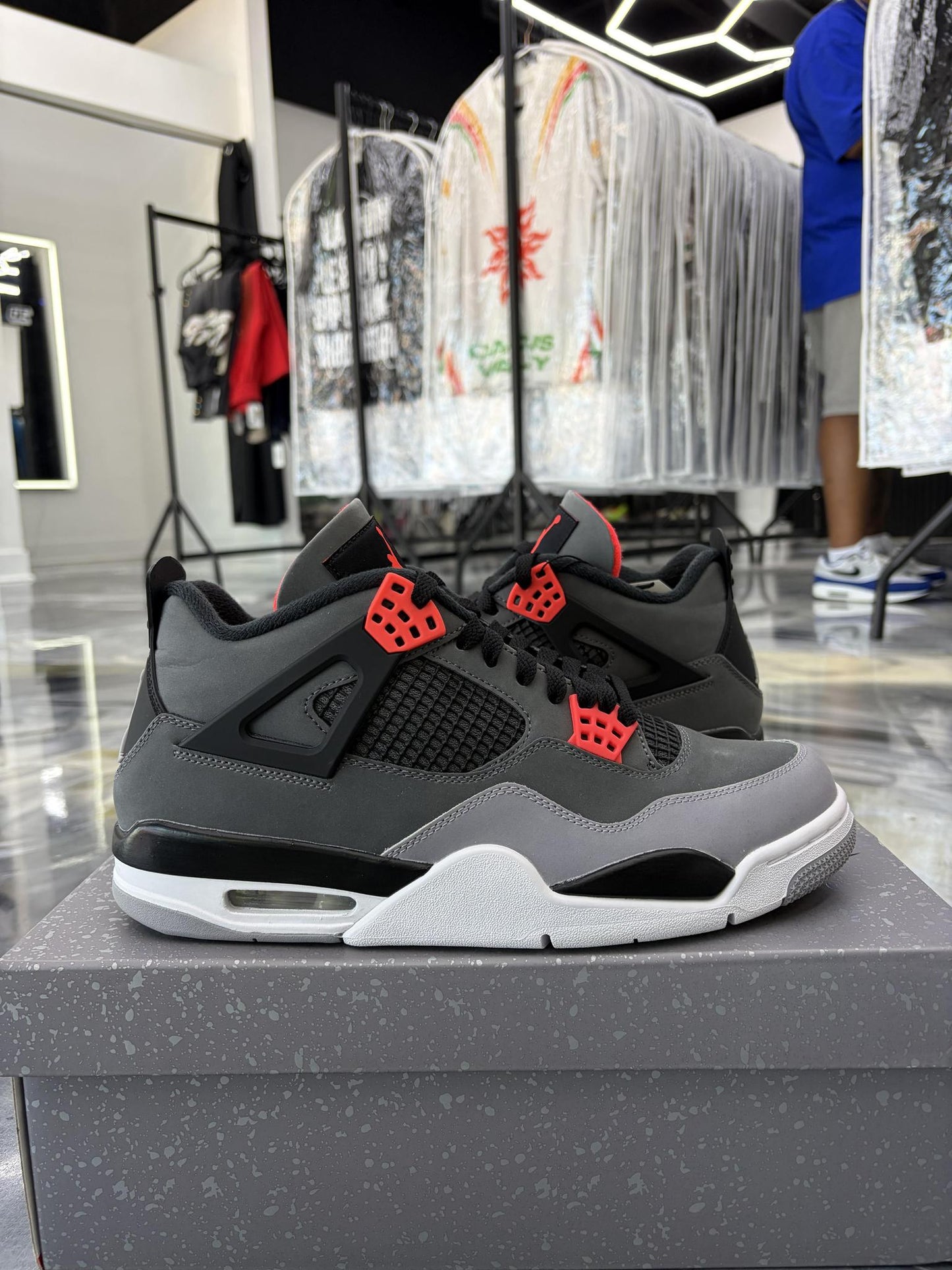 Jordan 4 "Infrared" Used Size 10.5