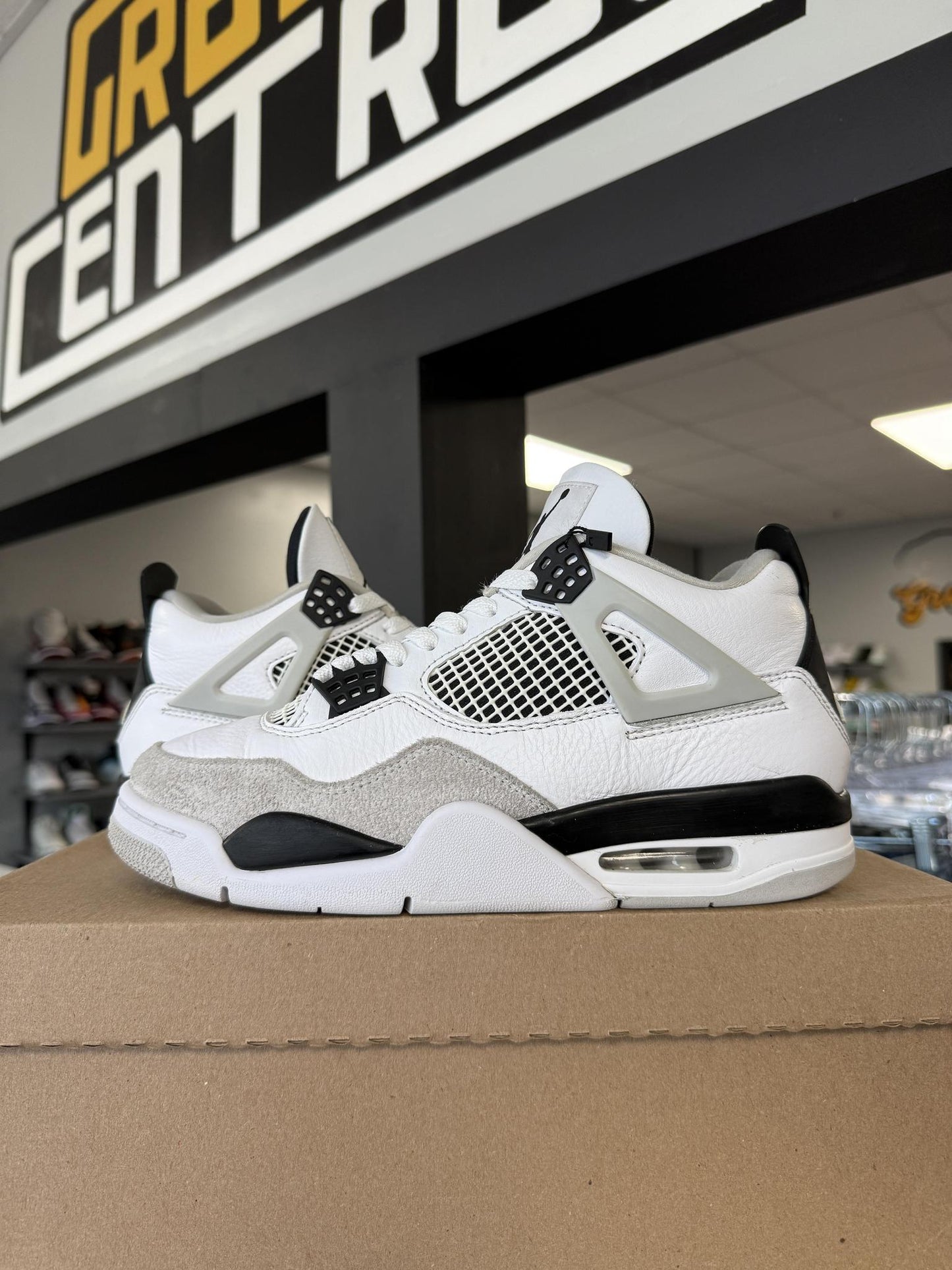Jordan 4 "Military Black" Used Size 7.5