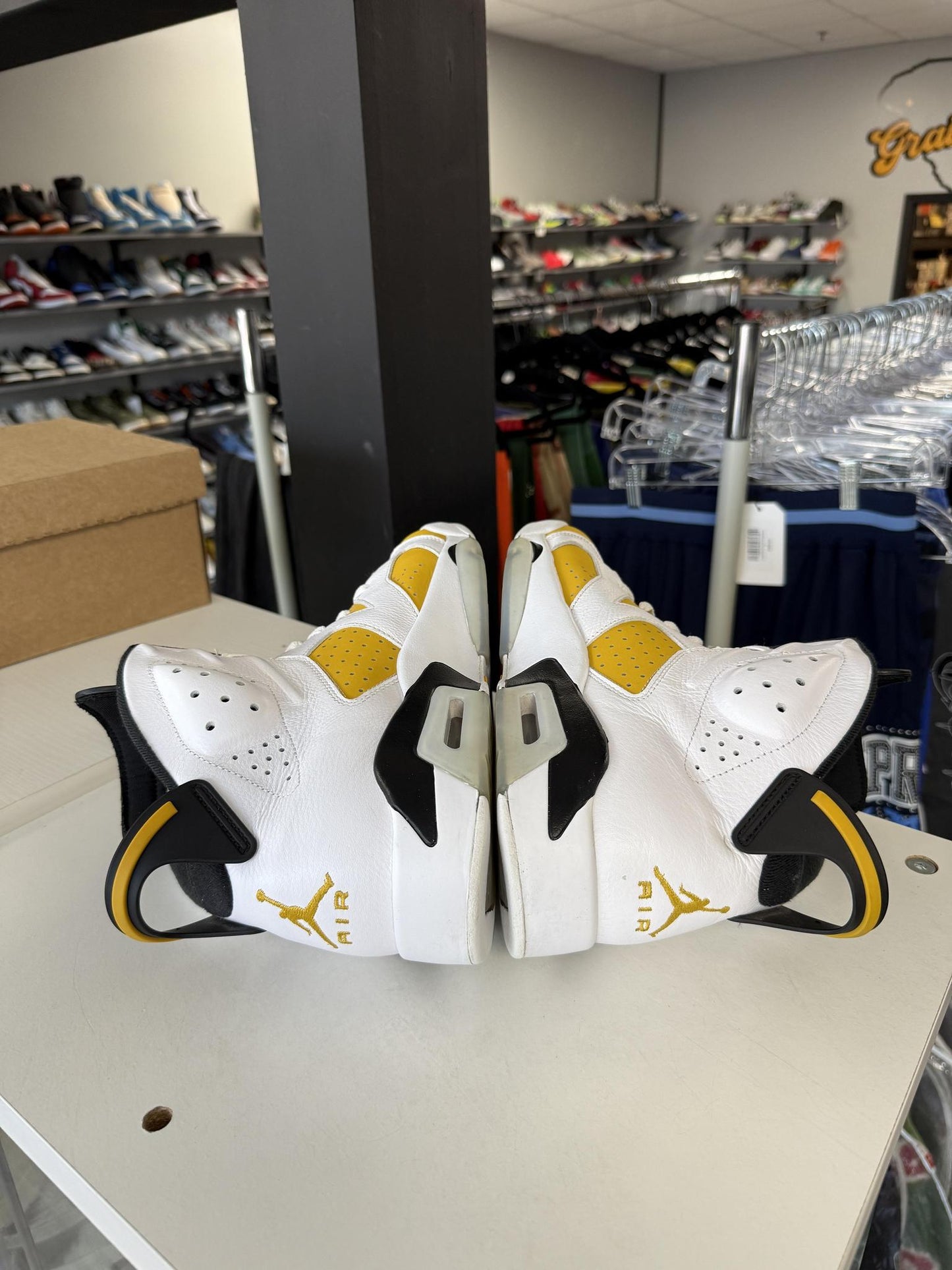 Jordan 6 "Yellow Ochre" Used Size 13