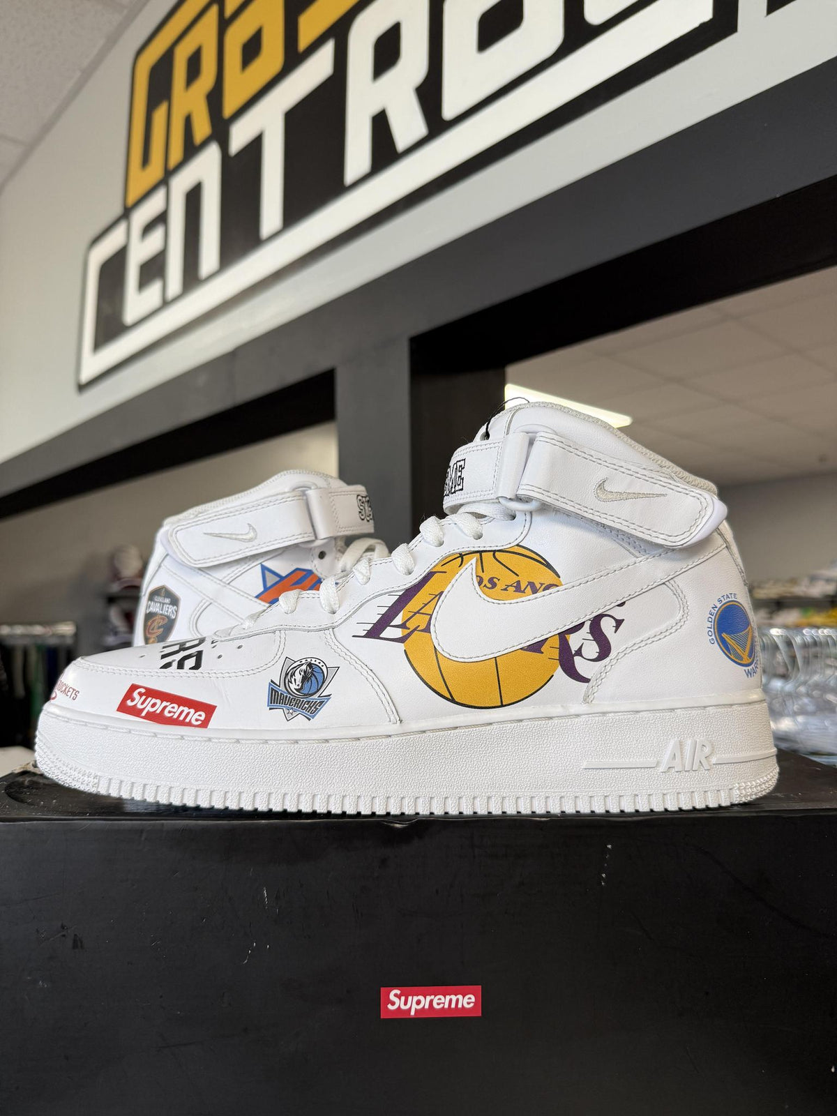 Nike AF1 Mid x Supreme "White" Used Size 12