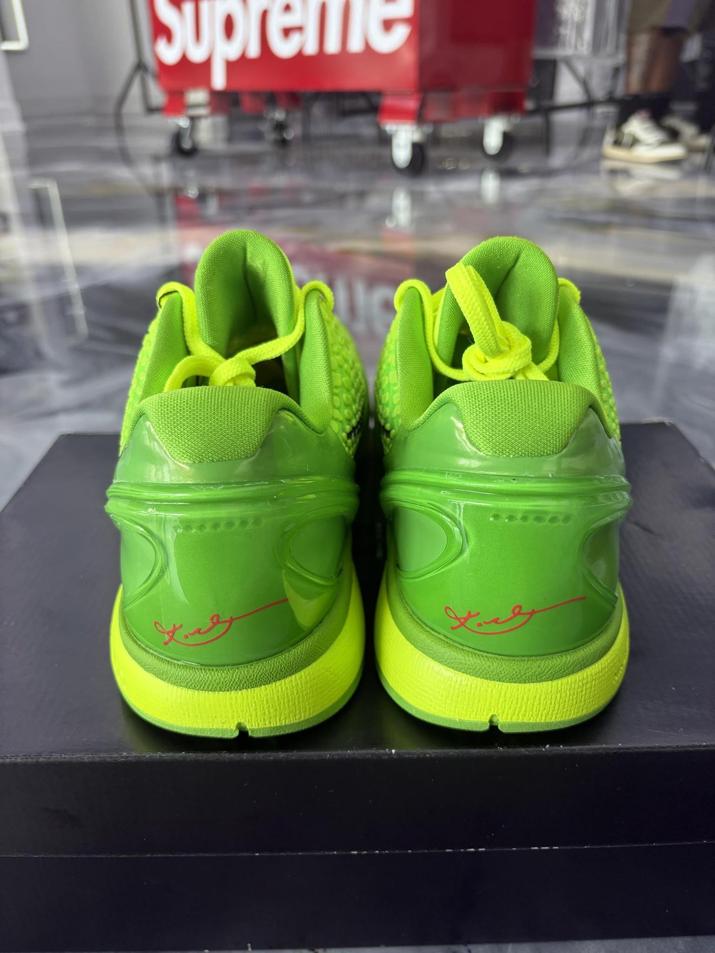 Kobe 6 "Grinch" Used Size 10.5