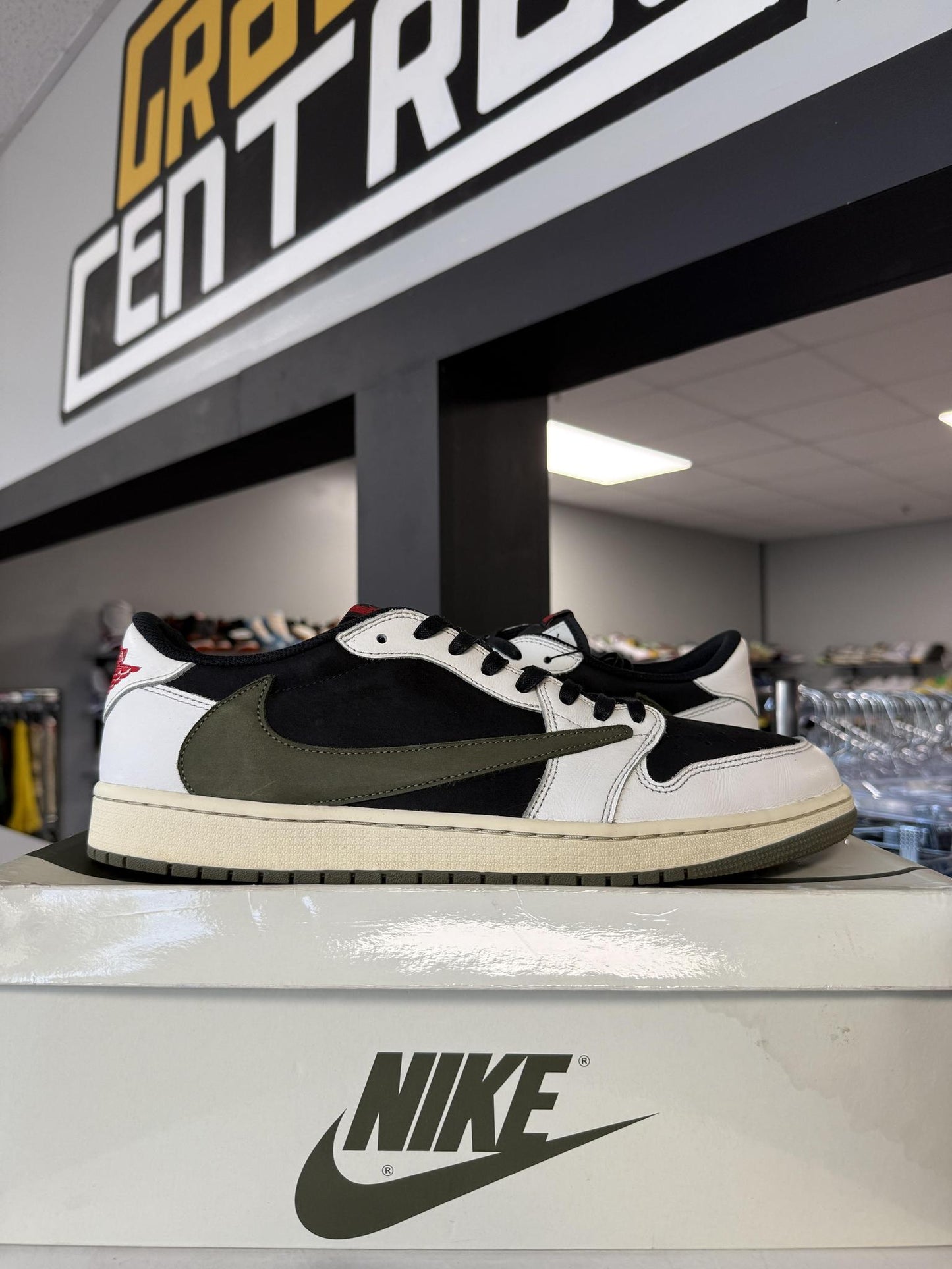 Jordan 1 Low Travis Scott "Olive" Used Size 14
