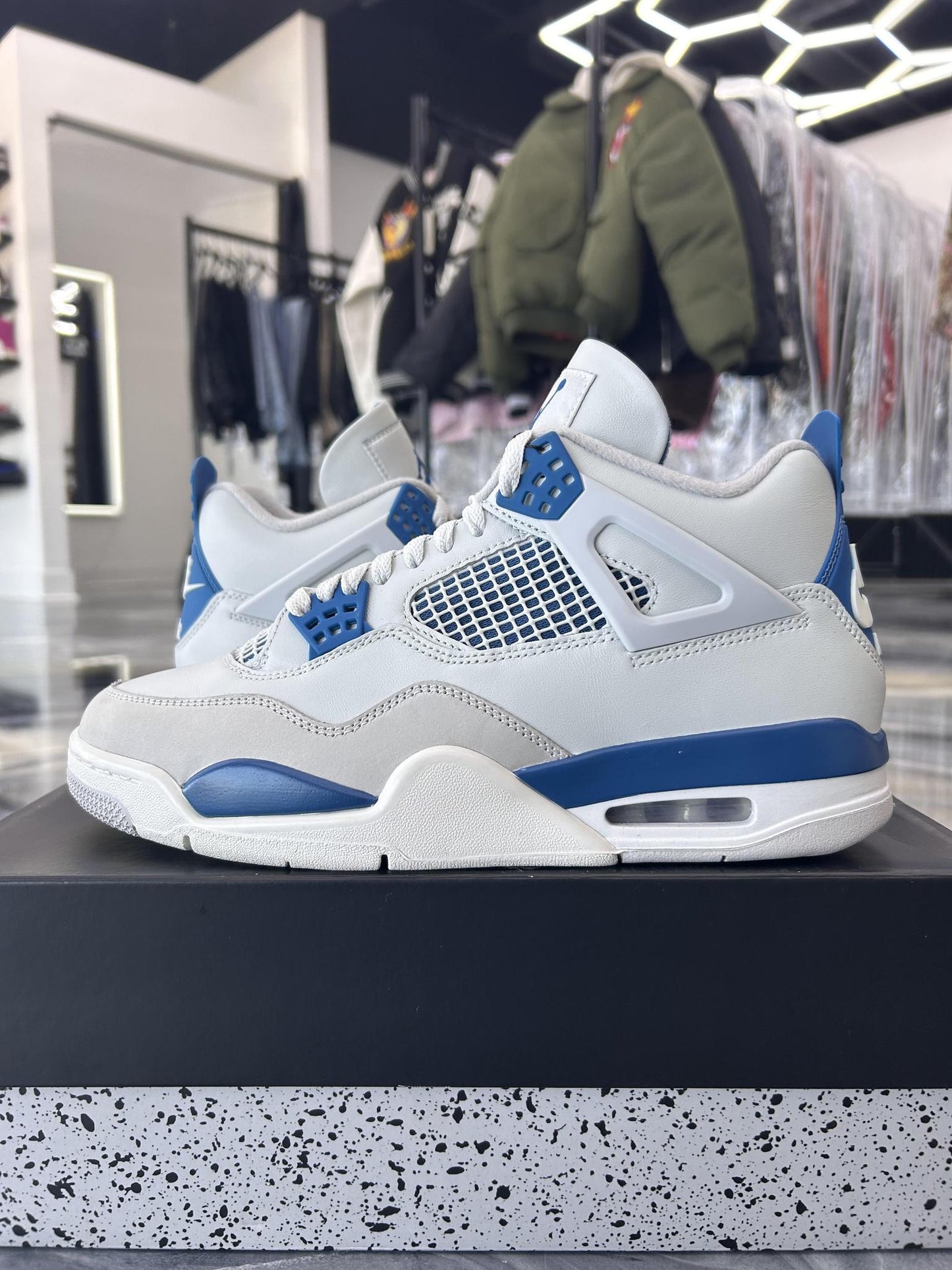 Jordan 4 "Military Blue" Used Size 9