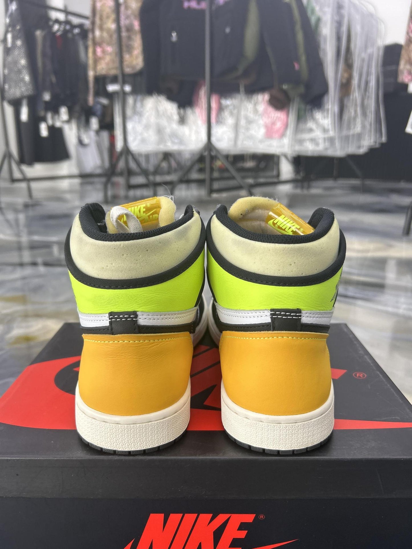 Jordan 1 "Volt University Gold" Used Size 9