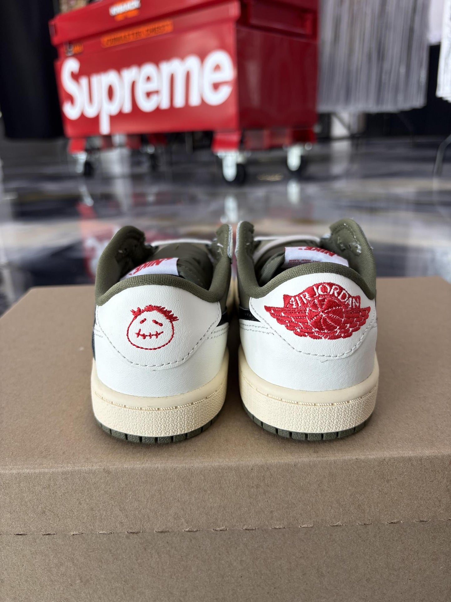 Jordan 1 Low x Travis Scott "Medium Olive" Size 1Y