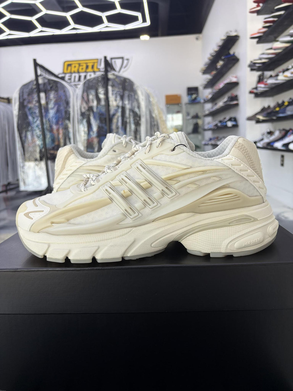 Adidas x VIRGINIA Adistar Jellyfish "Triple White" Used Size 11.5