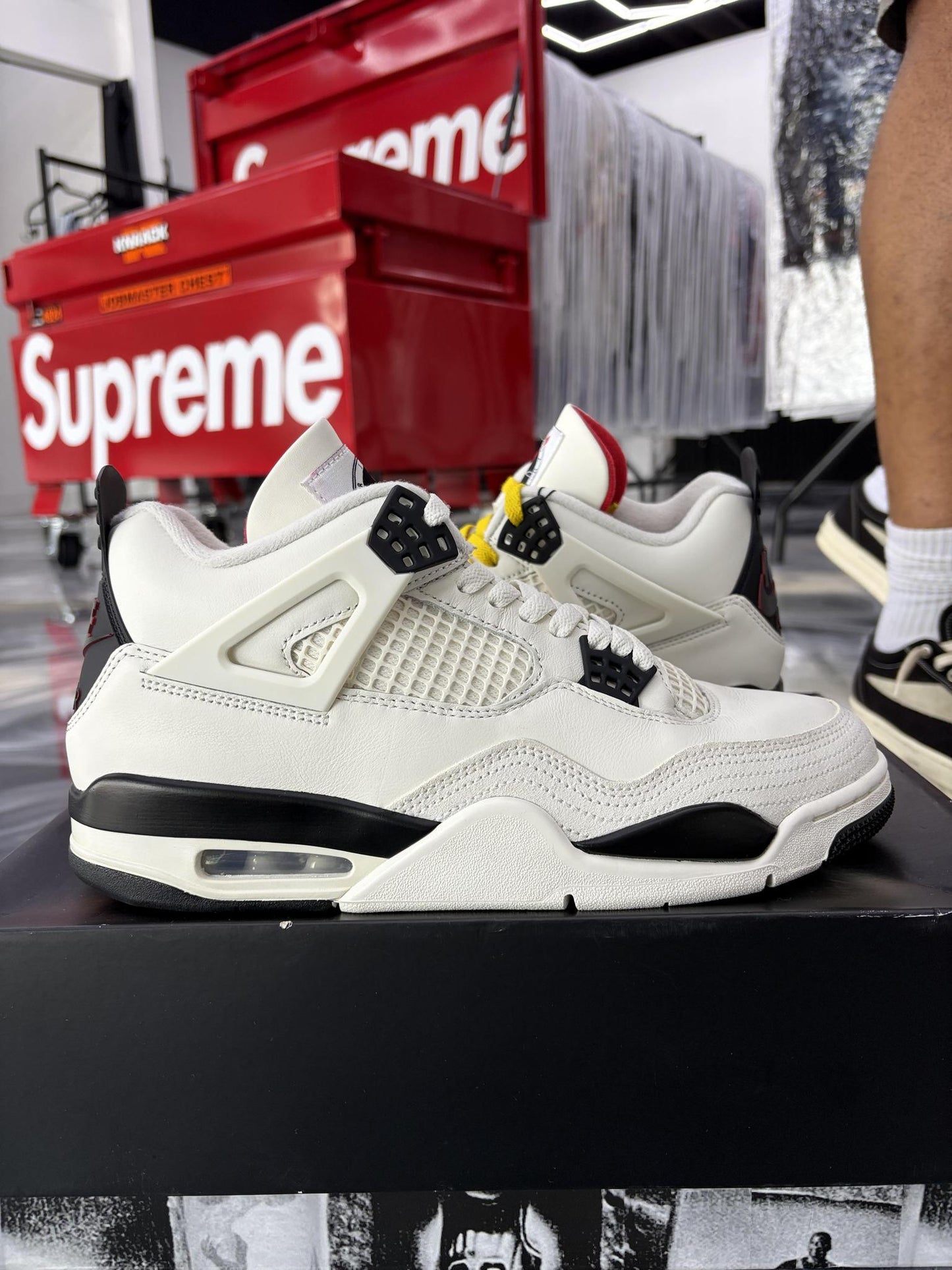 Jordan 4 "Flight Club" Used Size 10