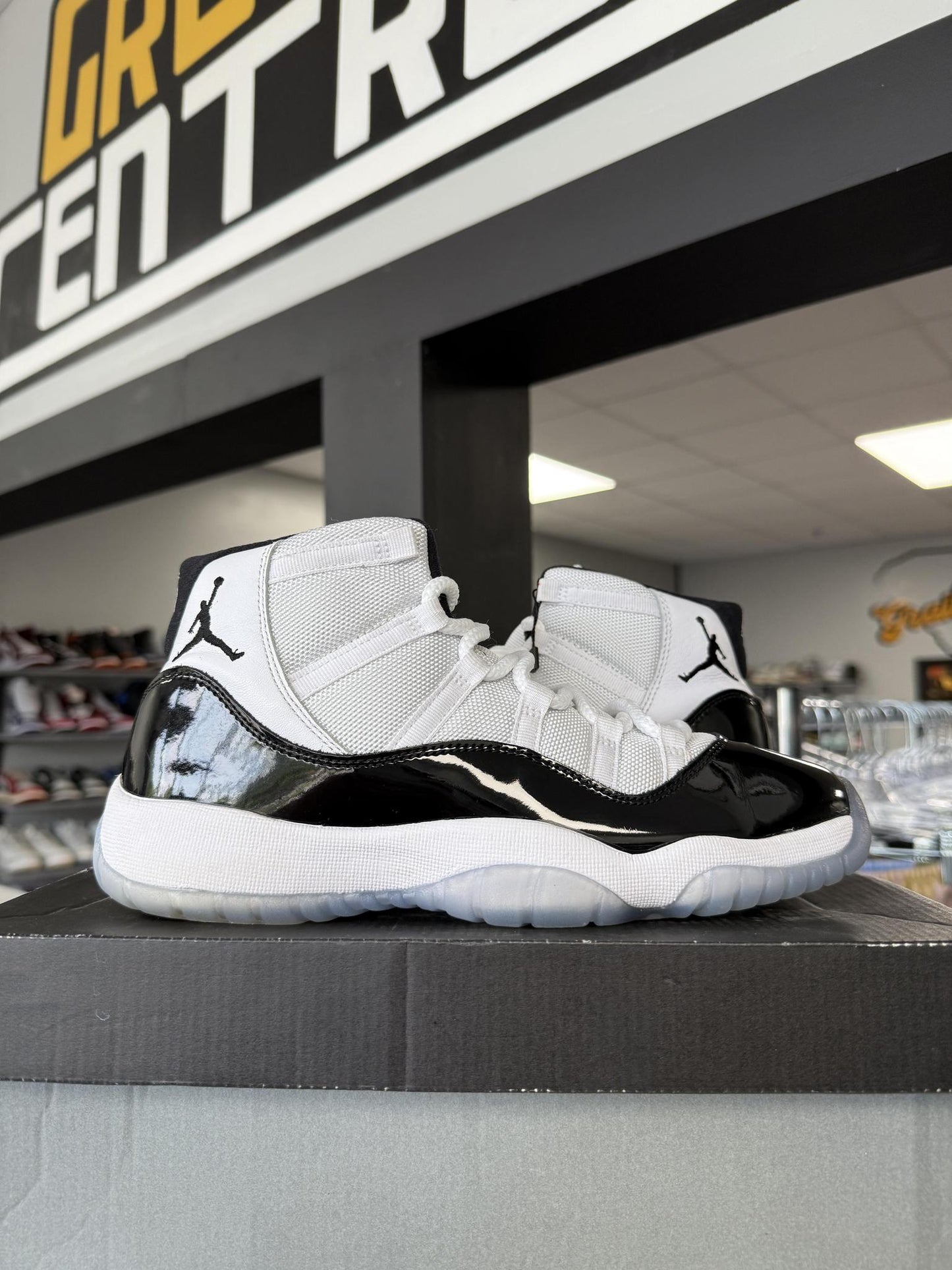 Jordan 11 "Concord" Used Size 7Y/8.5W