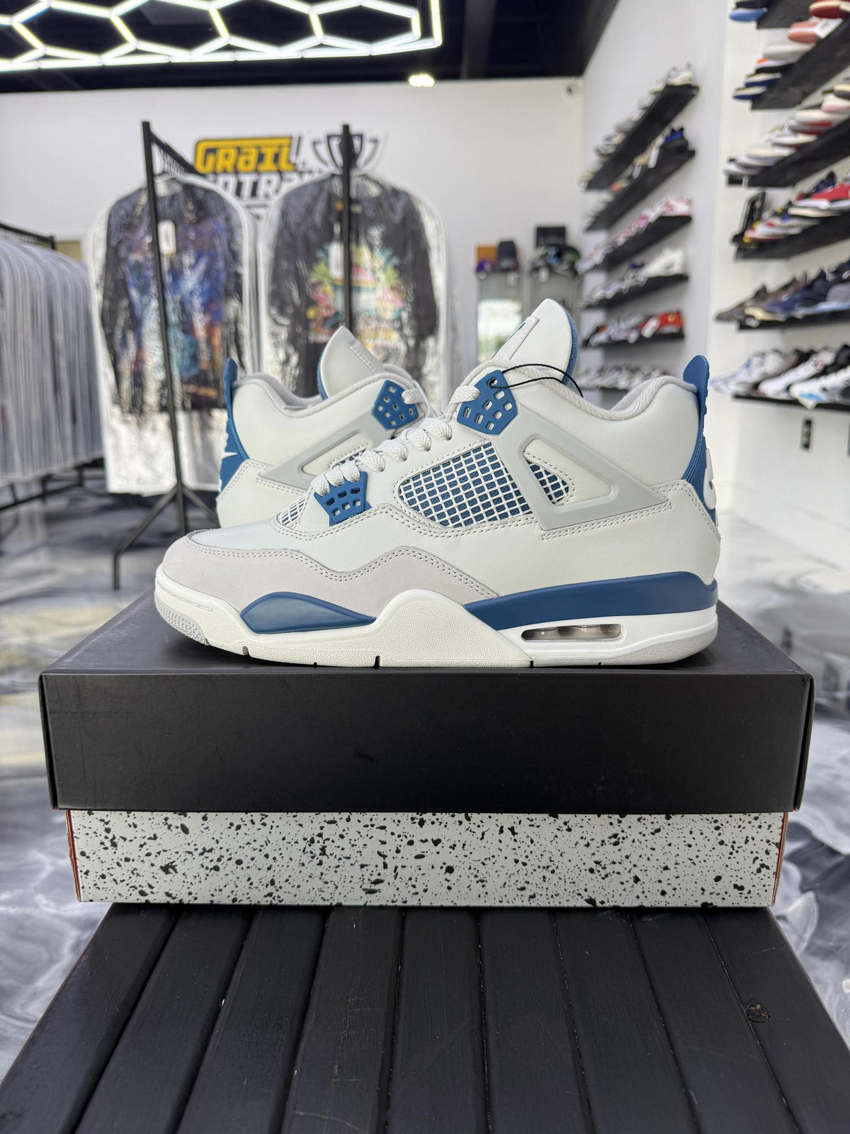Jordan 4 "Military Blue" Used Size 10