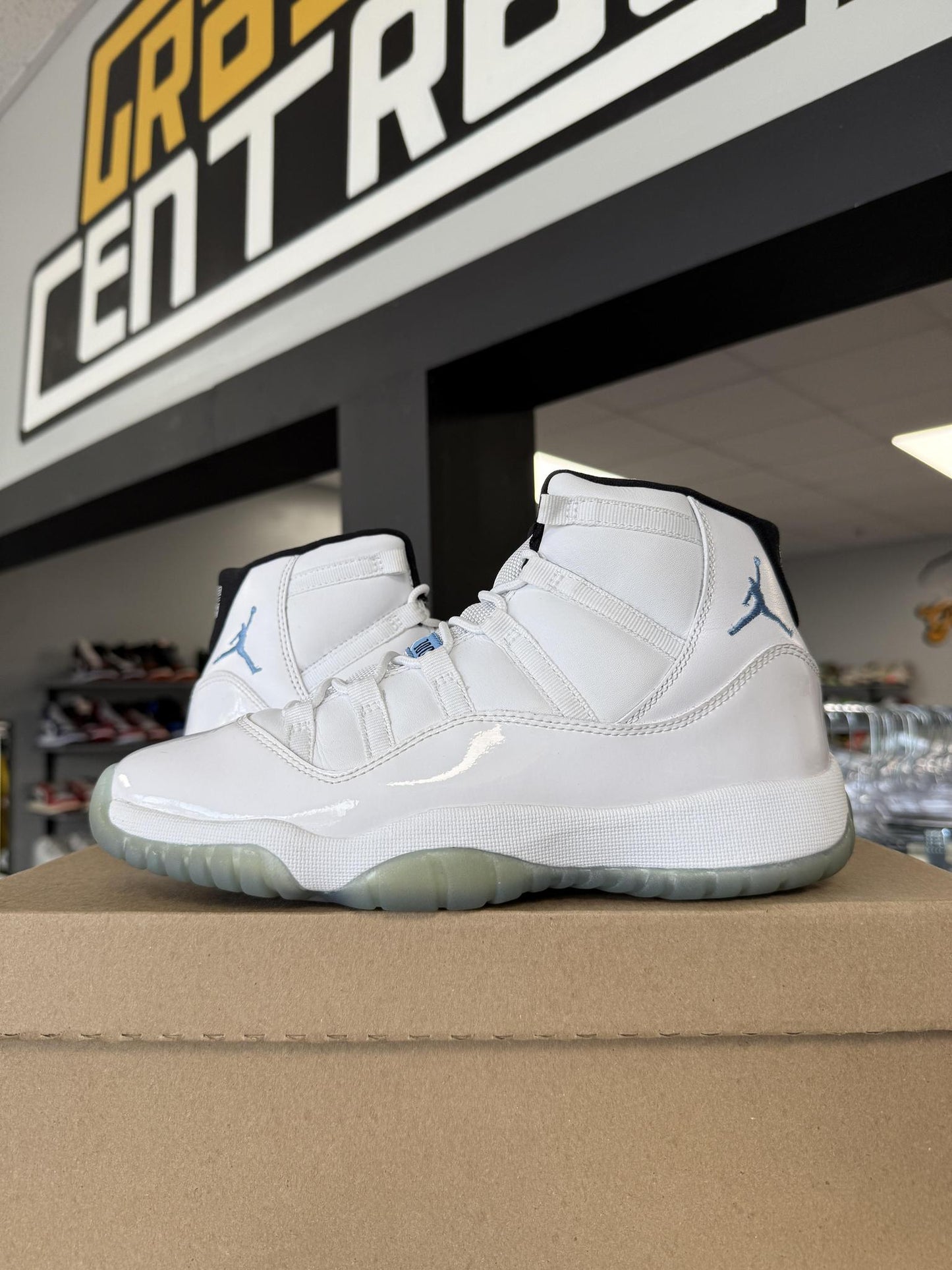 Jordan 11 "Legend Blue" Used Size 7Y/8.5W