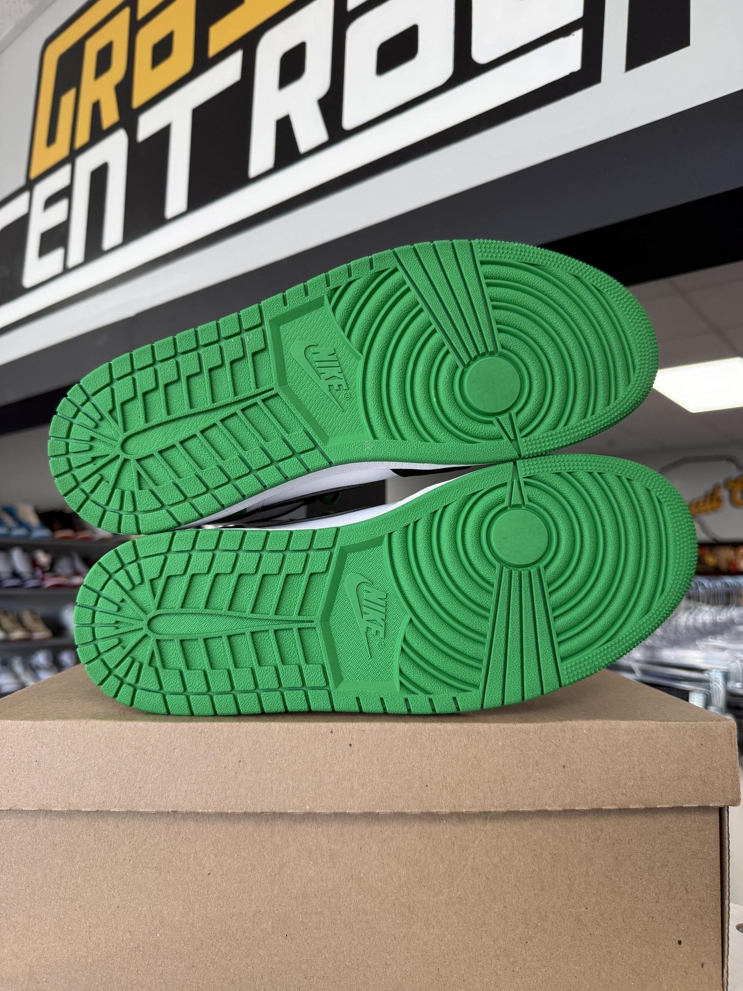 Jordan 1 "Lucky Green" Used Size 11