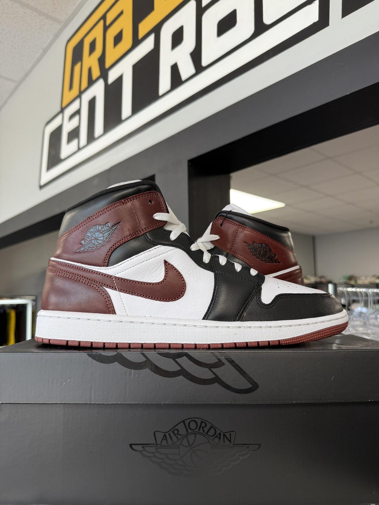 Jordan 1 Mid "Dark Pony" Used Size 13