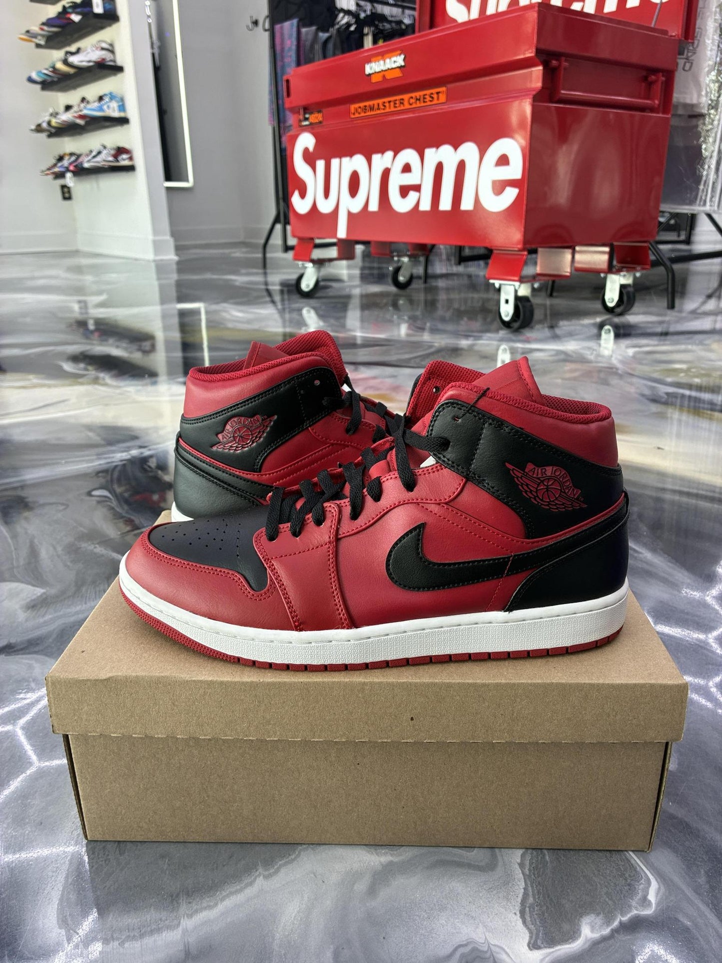 Jordan 1 Mid "Reverse Bred" Used Size 12