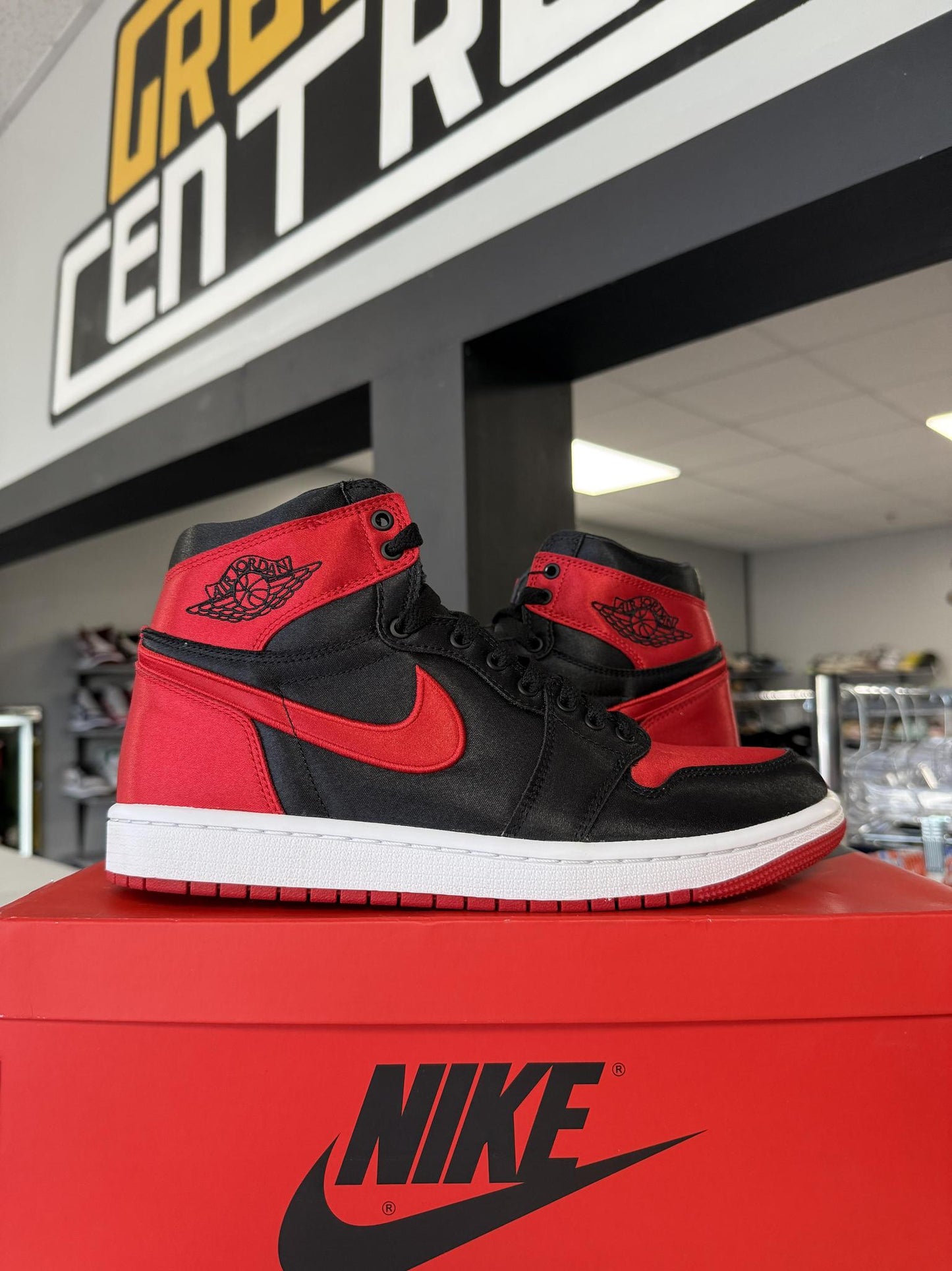 Jordan 1 "Satin Bred" Used Size 7.5