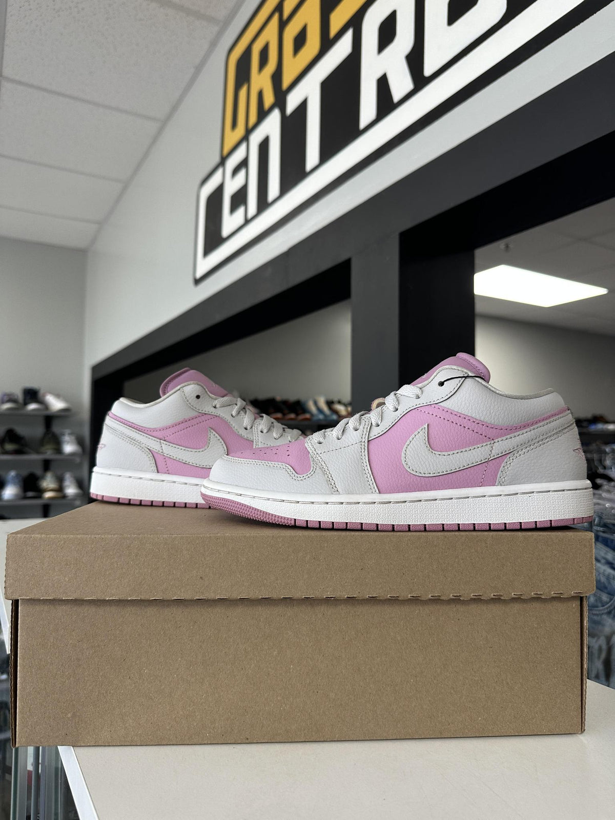 Jordan 1 Low Orchid Neutral Grey Used