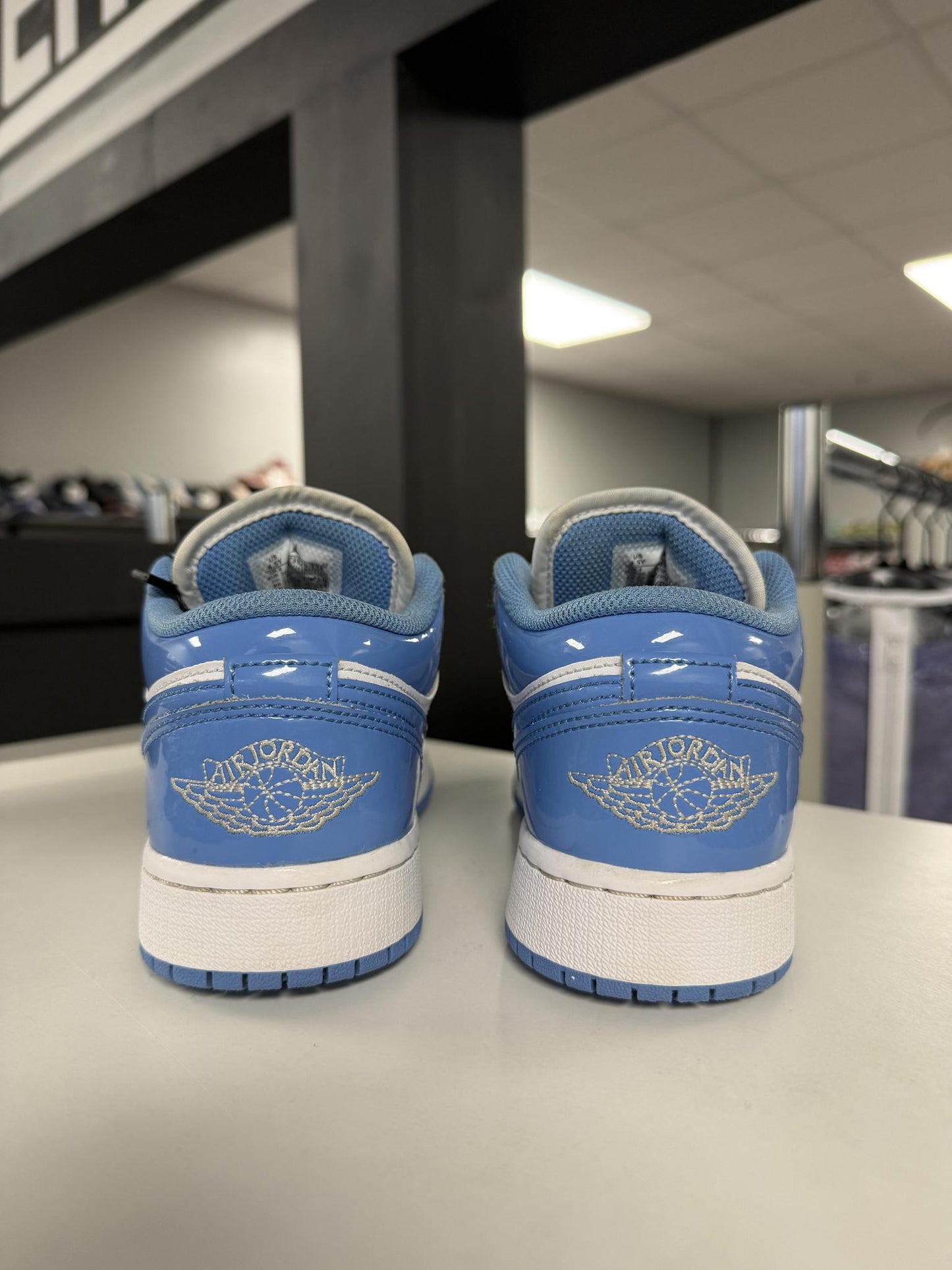 Jordan 1 Low "University Blue" Used Size 4.5Y/6W