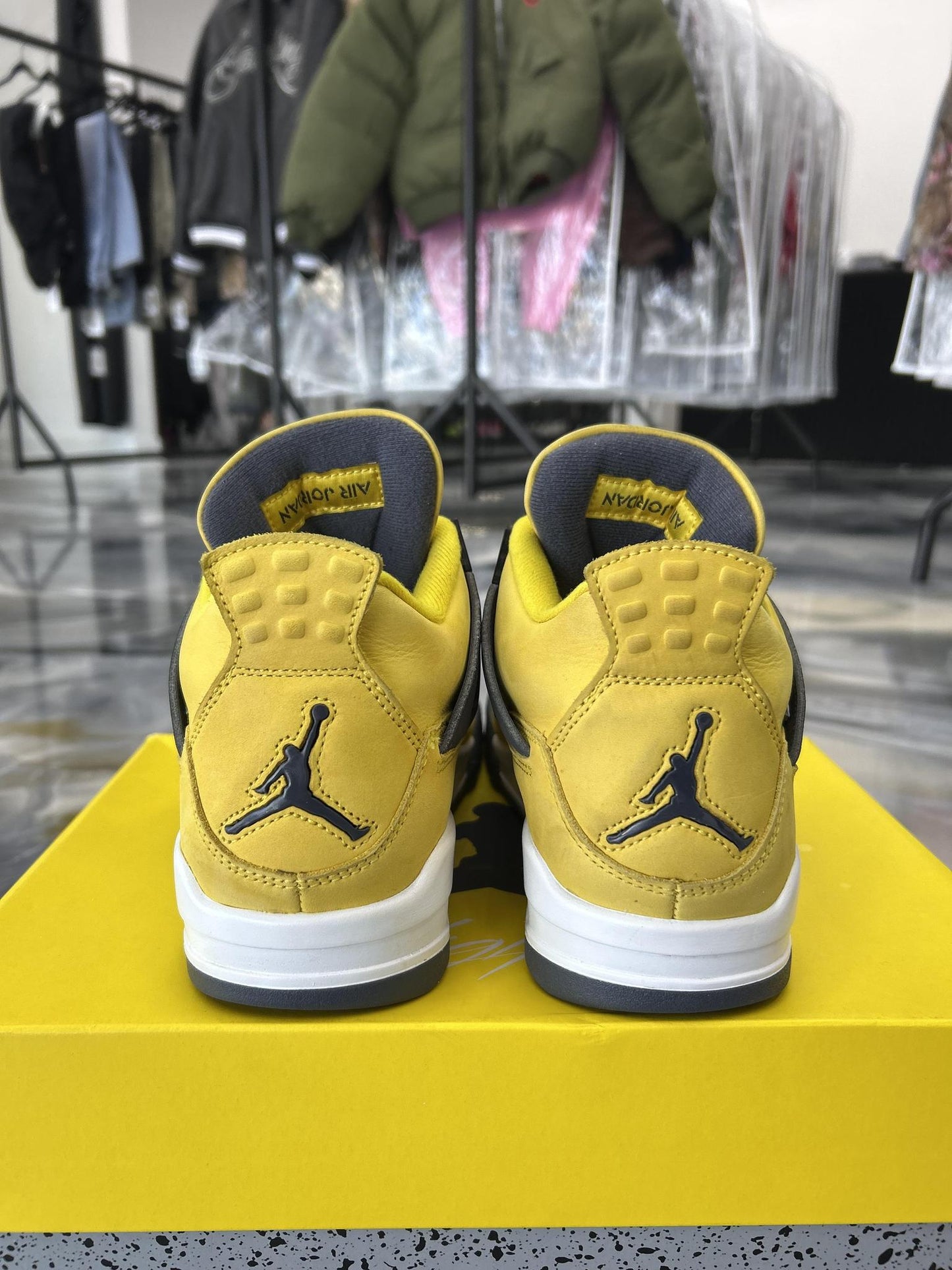 Jordan 4 "Lightning" Used Size 9