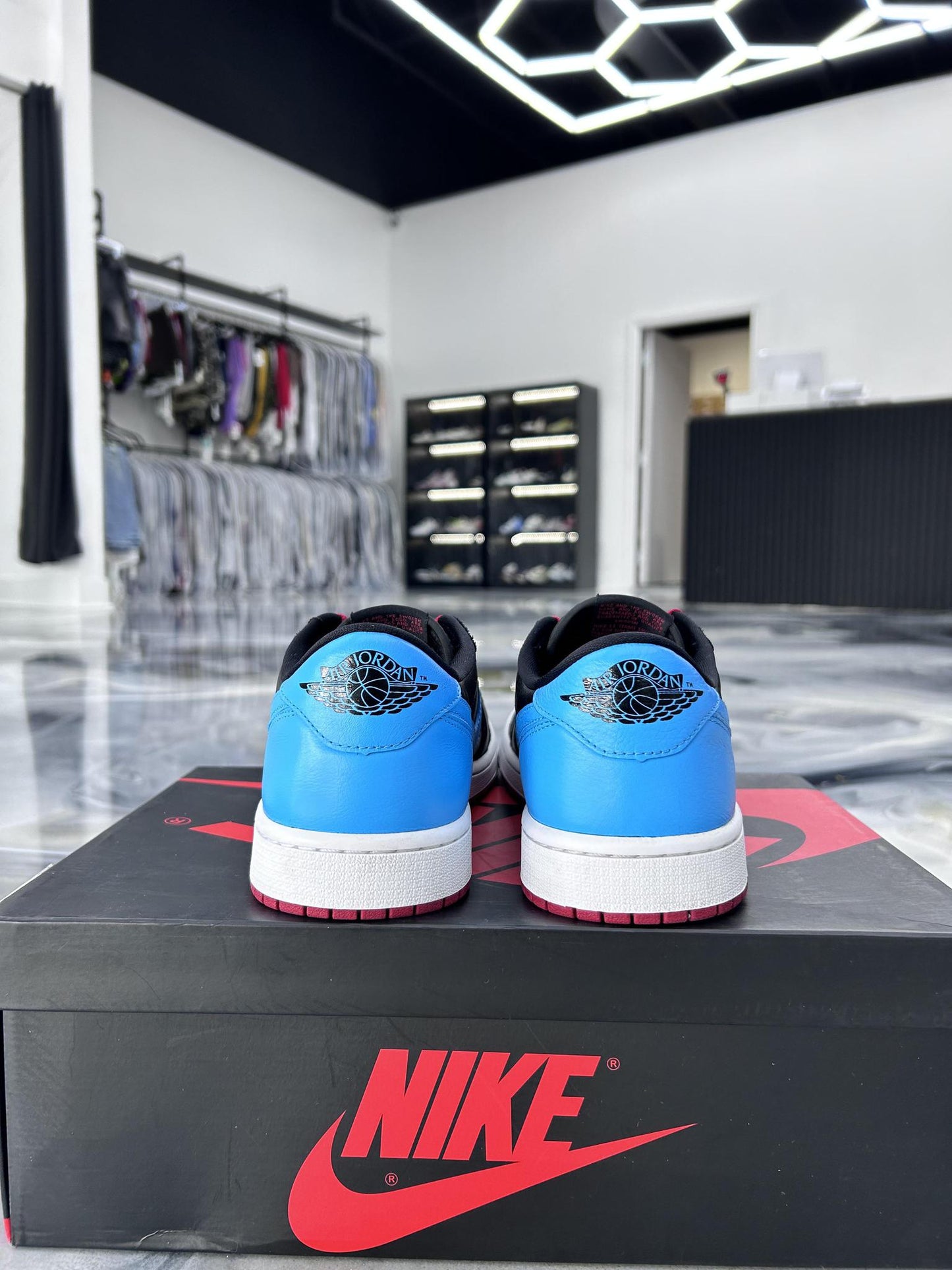 Jordan 1 Low "UNC To Chicago" Used Size 10.5