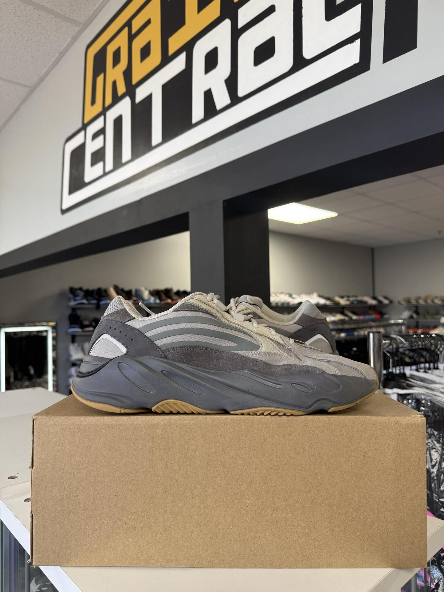 Yeezy 700 V2 "Tephra" Used Size 13.5