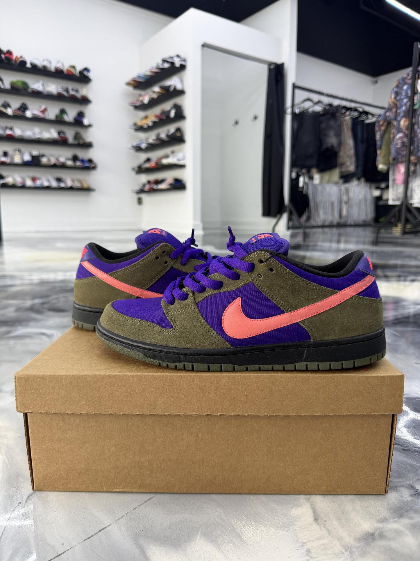 Nike SB Dunk Low "Olive Atomic Red" Used Size 9.5