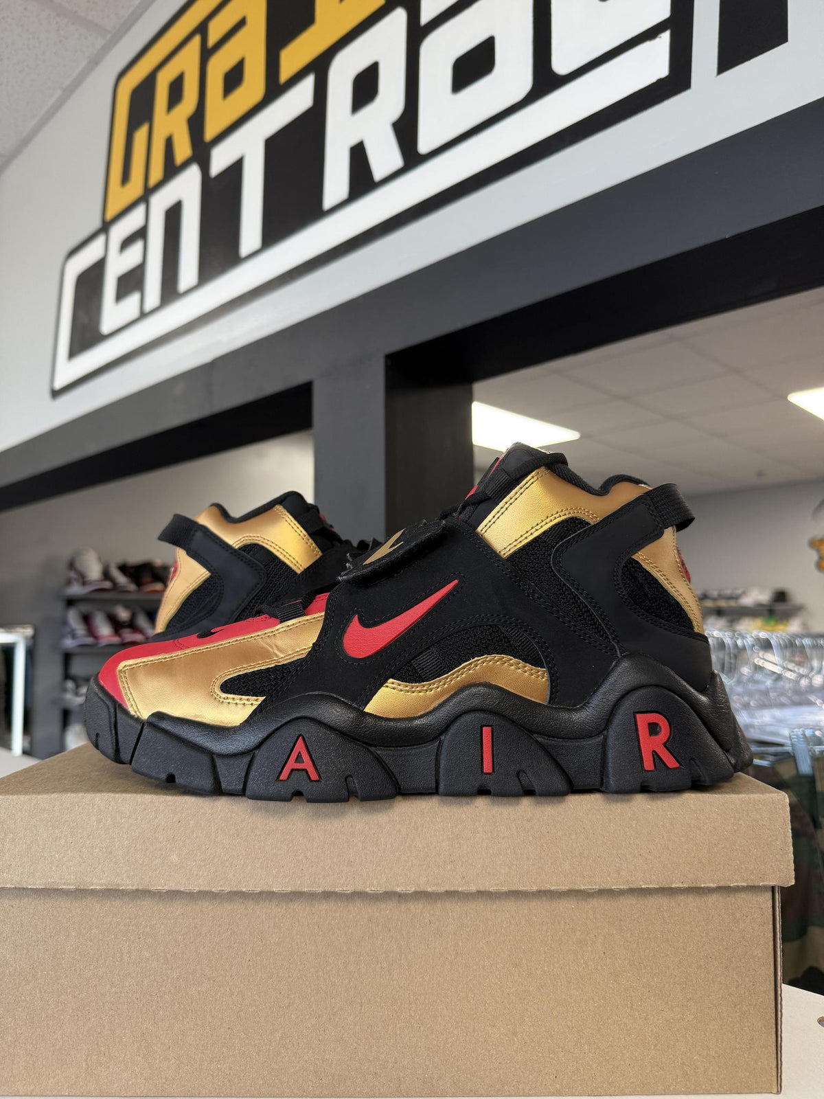 Nike Air Barrage "Black Metallic Gold" Used Size 11.5