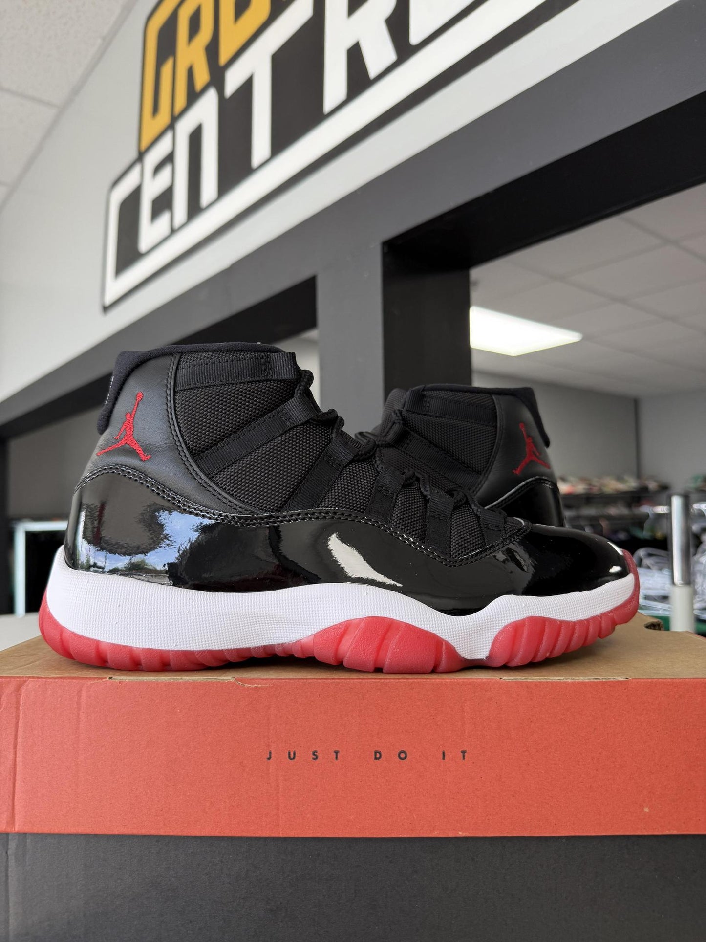 Jordan 11 "Bred" Used Size 8.5